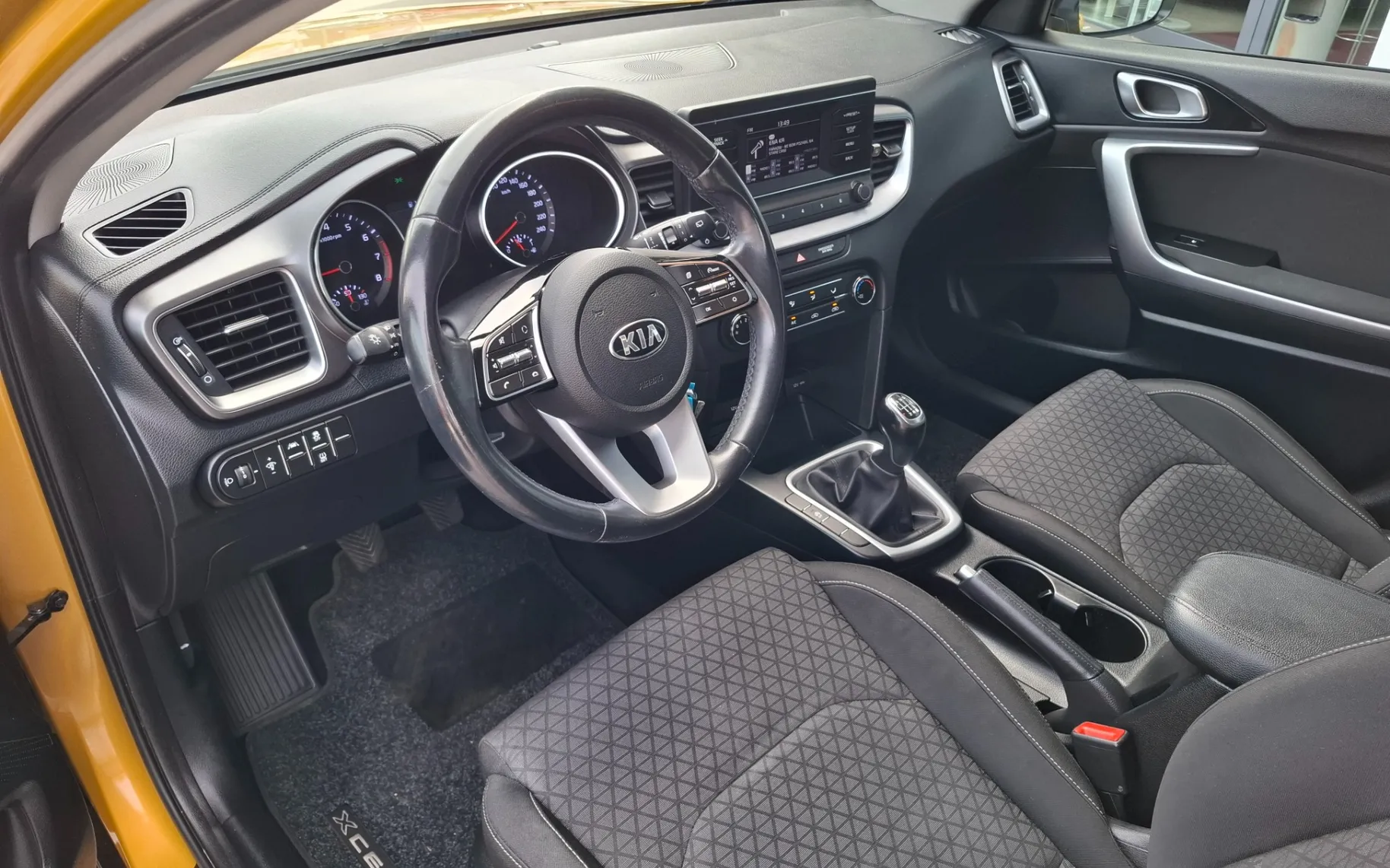 Zunanja slika - KIA XCeed - 1.0 T-GDi - SLOVENSKI - POTRJENA SERVISNA KNJIGA - 8