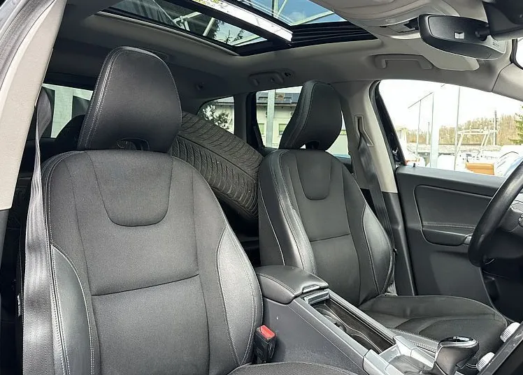 Zunanja slika - Volvo XC60 - D4 A AWD  Momentum-PANORAMA+GRET.SEDEŽEV-BIXENON - 9