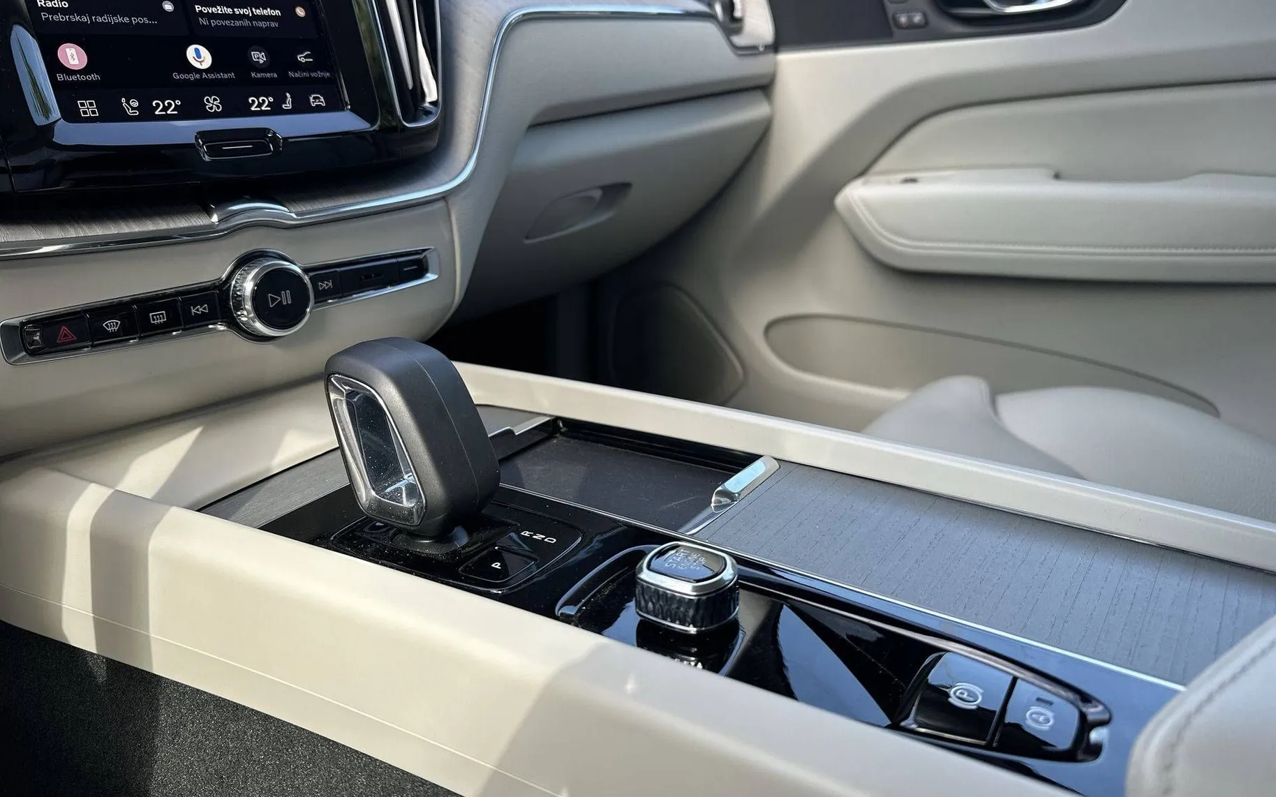 Notranja slika - Volvo XC60 - B4D AWD Plus Bright Avt. - 20