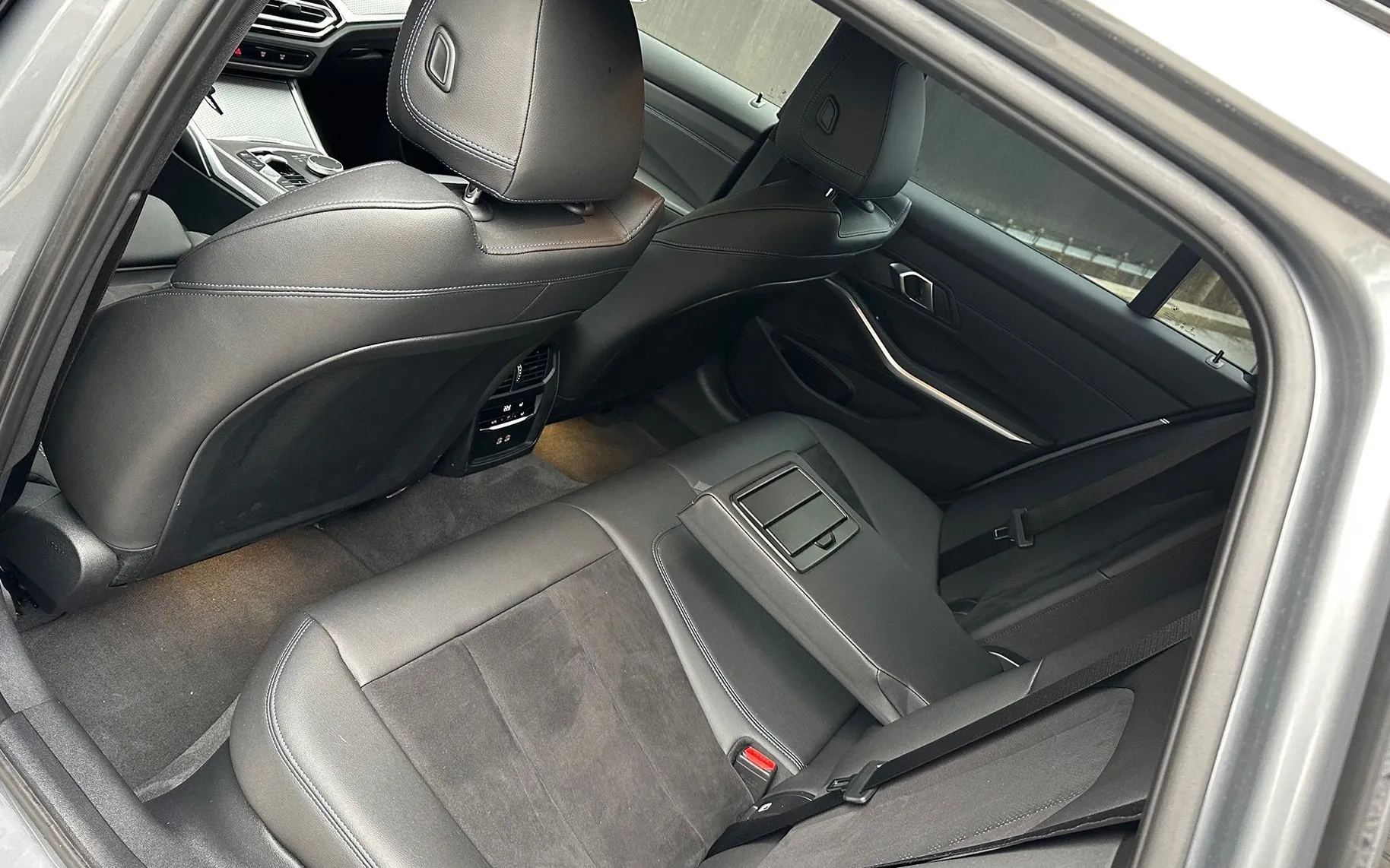 Zunanja slika - BMW Serija 3 - Touring: 330i  AT  MSPORT - 12
