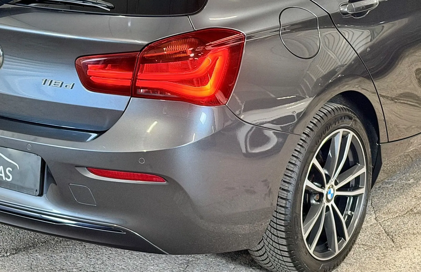 Zunanja slika - BMW Serija 1 - : 118d Sport Line - FULL LED - NAVI - TEMP - PDC ... - 20