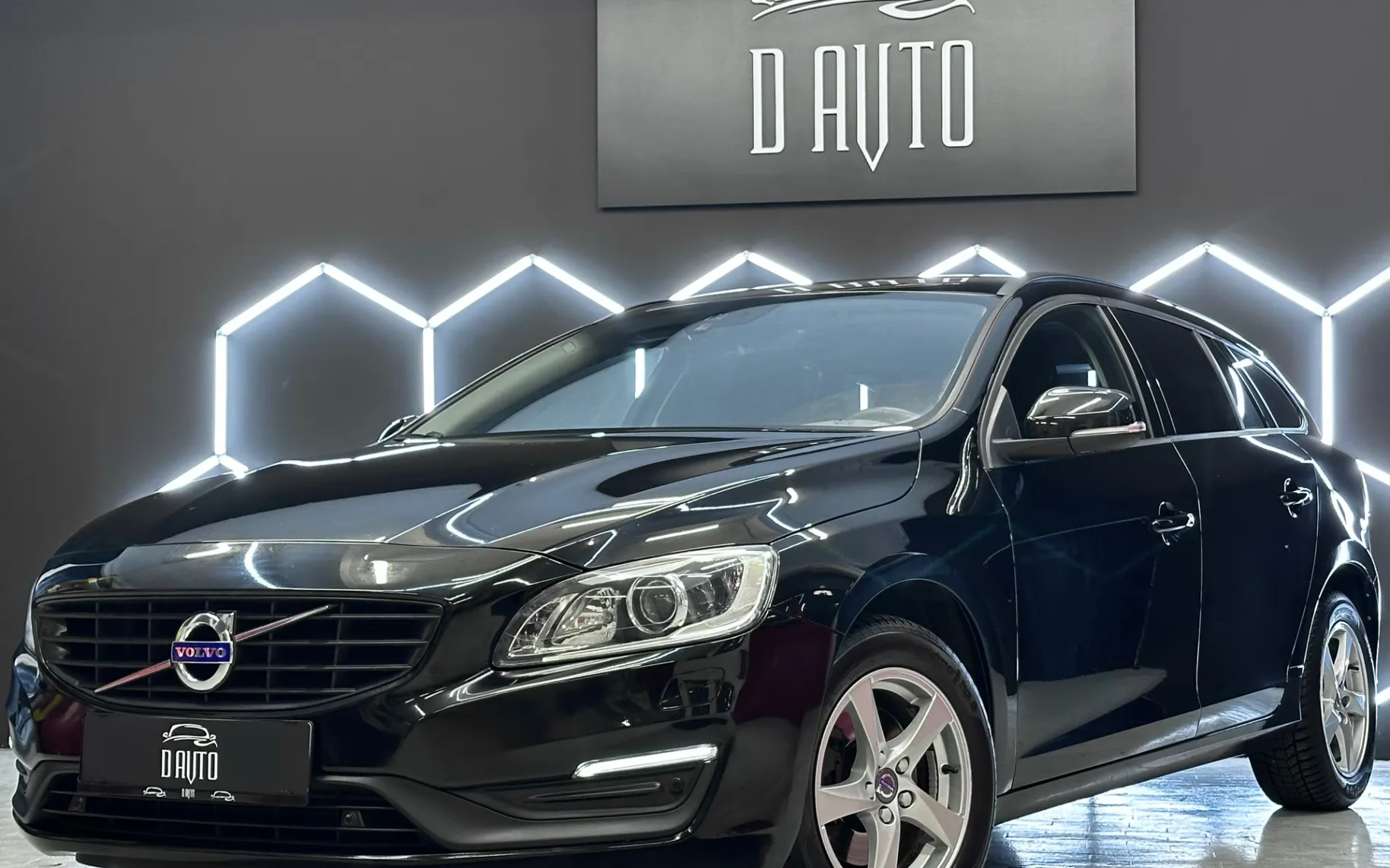 Zunanja slika - Volvo V60 - 2.0D KAMERA-NAVI-BIXENON-GRETJE SEDEZEV-PDC... - 1
