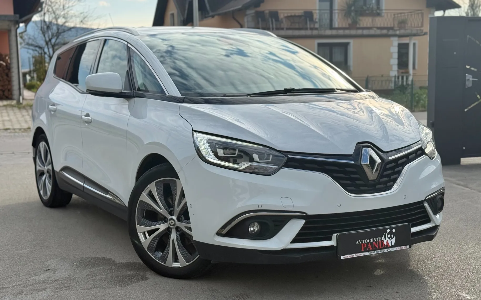 Zunanja slika - Renault Scénic - Grand  dCi 110 Energy Bose EDC - 3