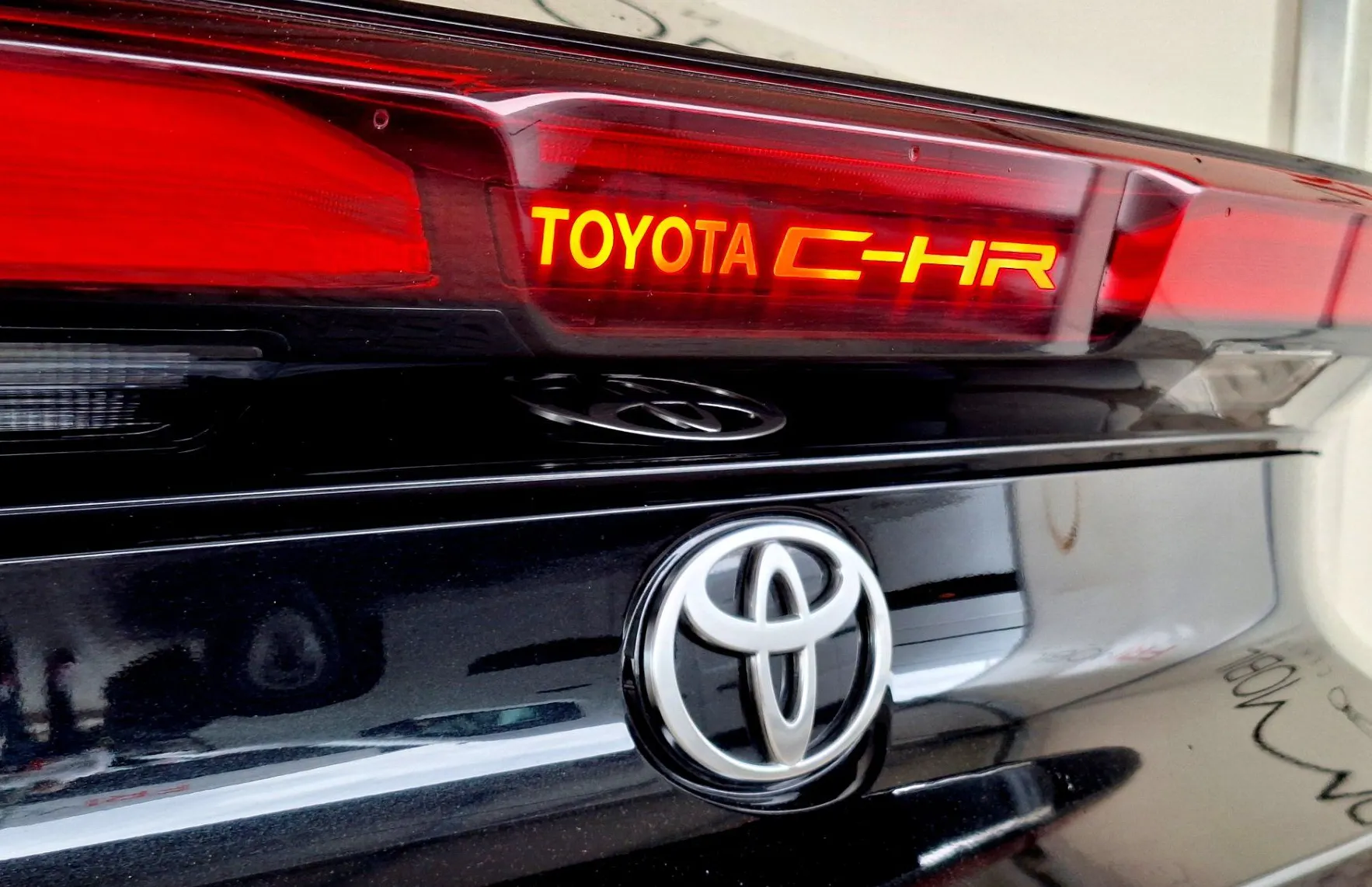 Zunanja slika - Toyota C-HR - Hybrid 1.8 C-ULT Aut. - 7