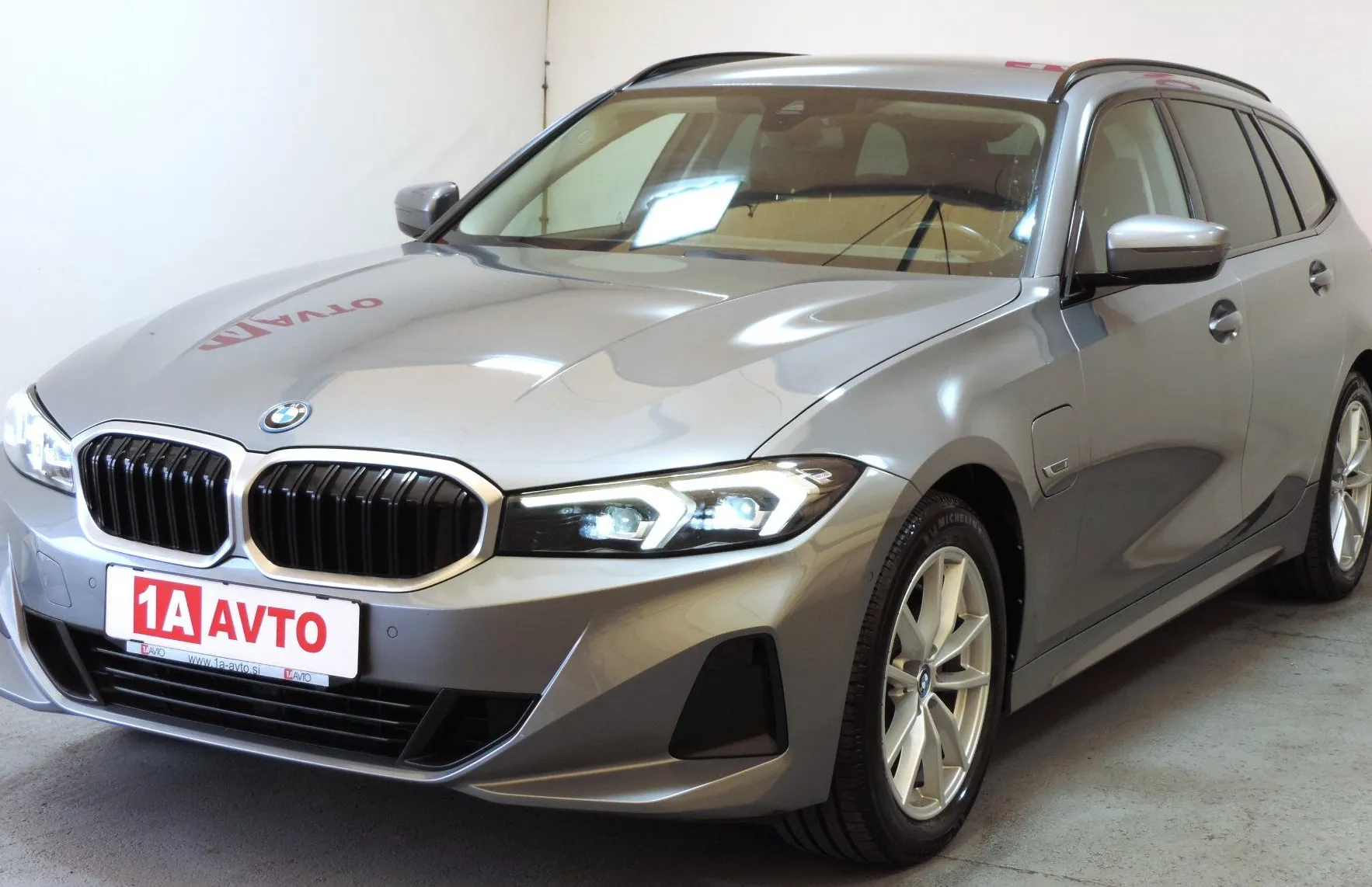 Zunanja slika - BMW Serija 3 - Touring: 330e xDrive Touring Avt. NOVI MODEL.... - 1