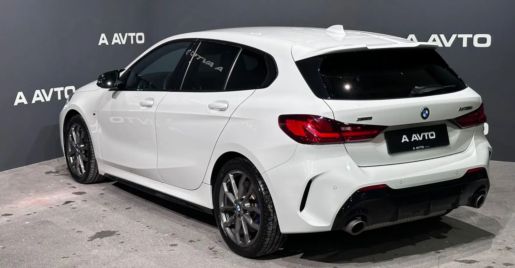Zunanja slika - BMW Serija 1 - : M135i xDrive Avt. HUD-KARBON-KEYLESS-NAVI... - 5