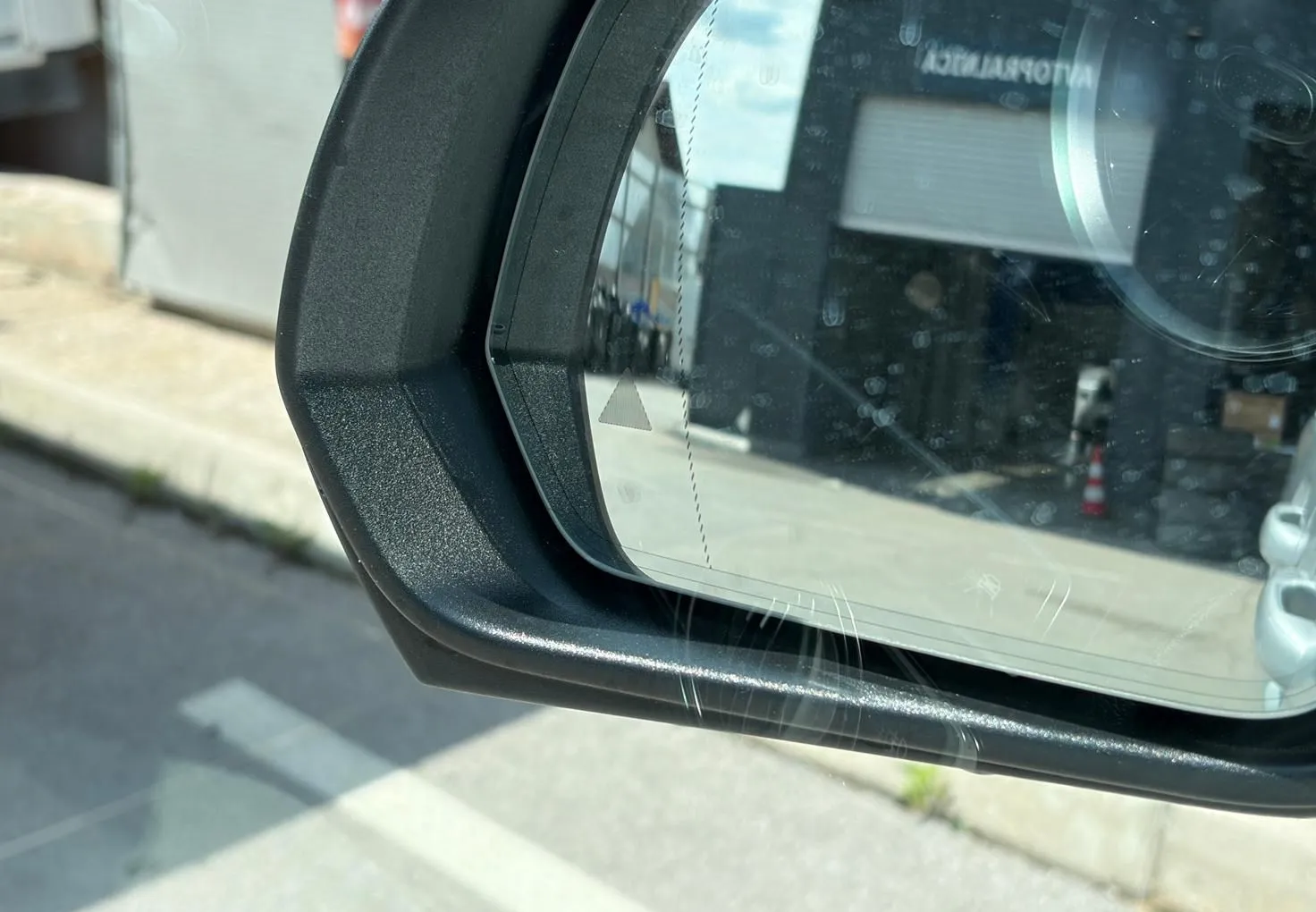 Zunanja slika - Mercedes-Benz V-Razred - V 220d AMG Line Avt. srednje dolgi - spalni paket - 15
