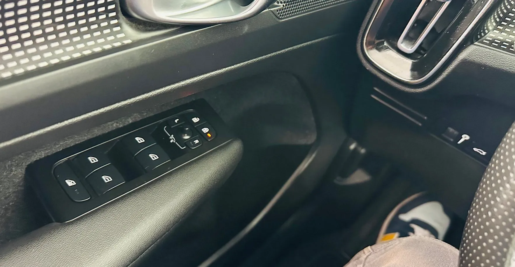 Zunanja slika - Volvo XC40 - T5 Recharge Twin Engine R-Design Avt.KAMERA.LED - 18