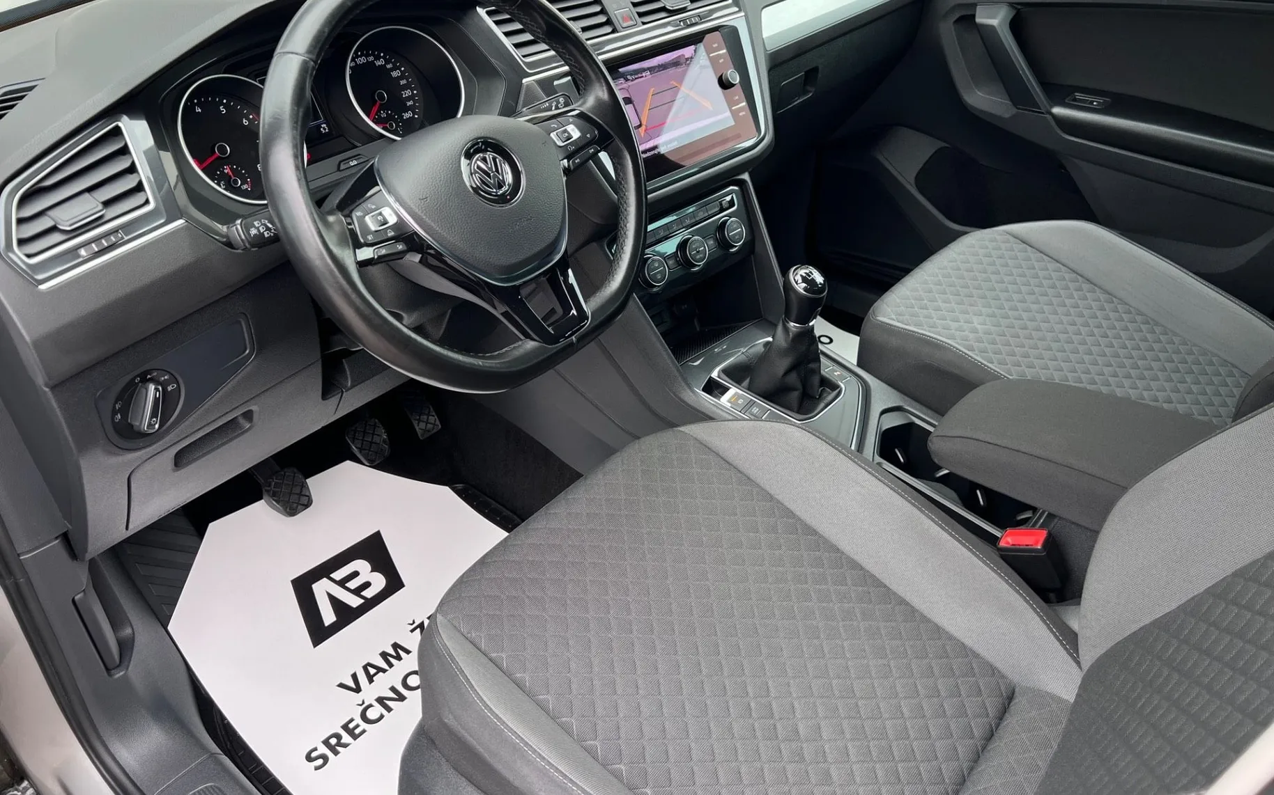 Notranja slika - Volkswagen Tiguan - 1.4 TSI+1.LAST+SLO+LED+ACC+R.KAMERA - 8