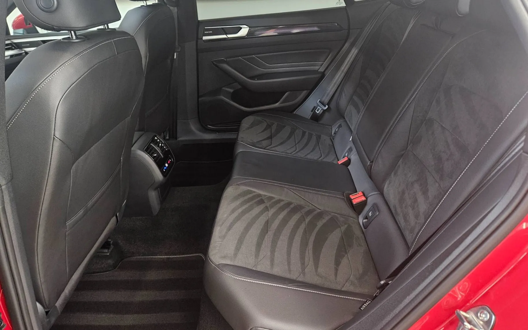 Notranja slika - Volkswagen Arteon - 2.0 TDI BMT R-Line DSG - 8