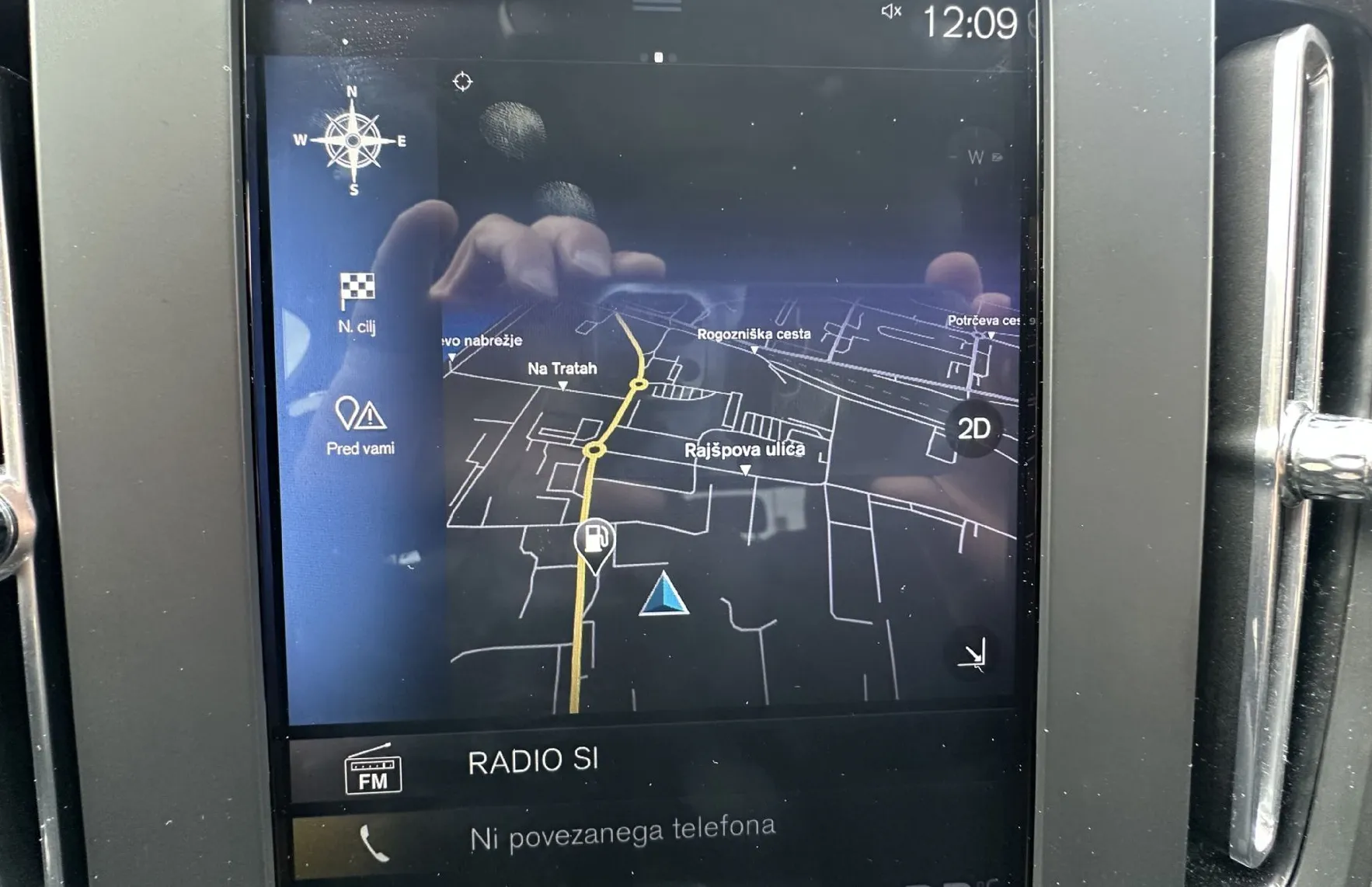 Zunanja slika - Volvo XC40 - D3 AWD Momentum Avt. KAMERA.NAVI.ALU.4X4.TOP - 15