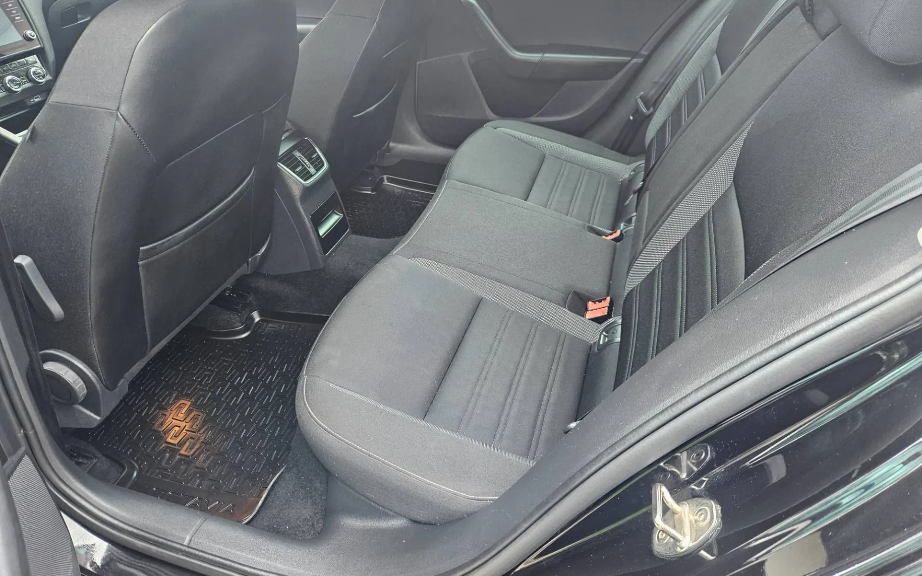 Notranja slika - Škoda Octavia - Combi 1.6 TDI  1.LASTNIK  SLO SAMO 92000KM... - 11