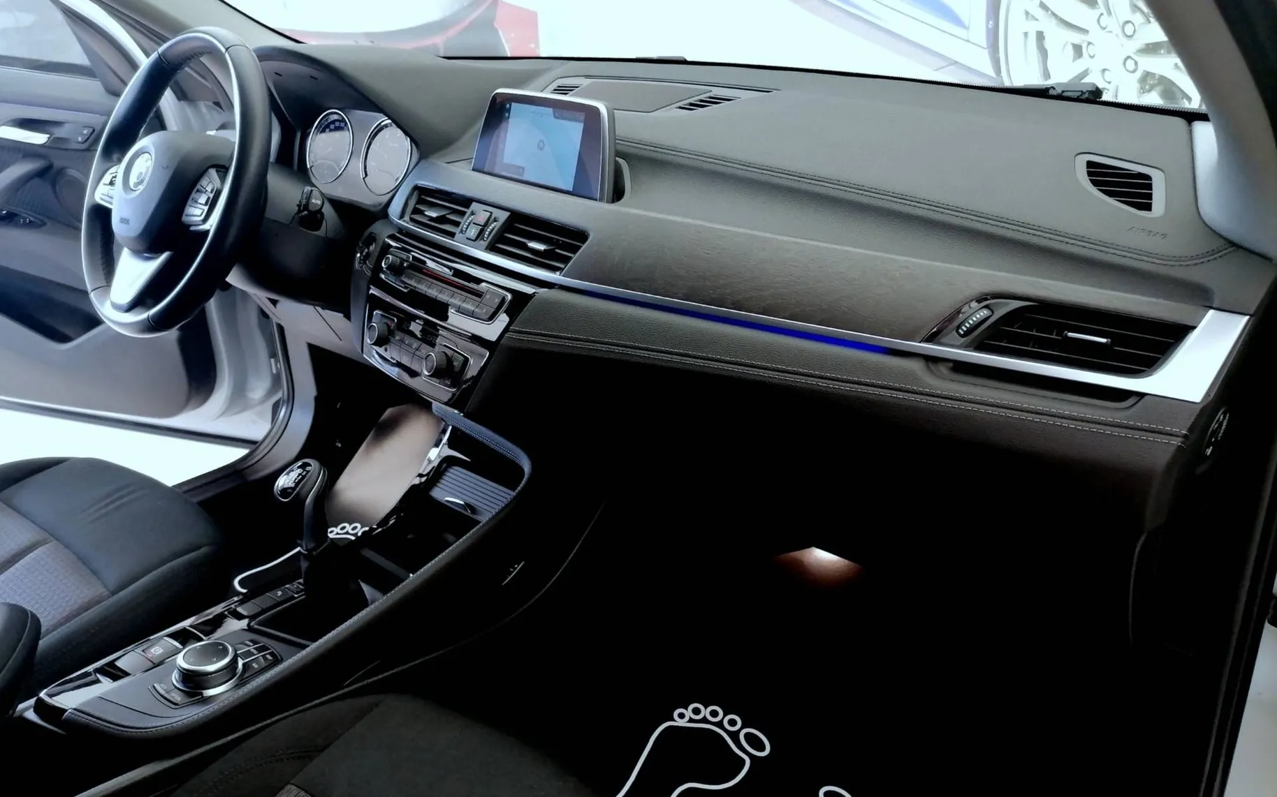 Notranja slika - BMW serija X2: - sDrive20d FULL LED NAVI 2XPDC ALU ZATEMNJEN TOP .. - 7