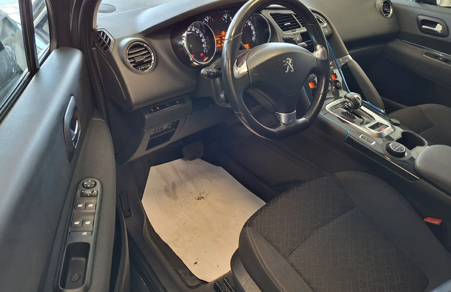 Zunanja slika - Peugeot 3008 - HYBRID 4X4-LED-NAVI-PDC-KLJUKA-HITRI KREDIT- - 7