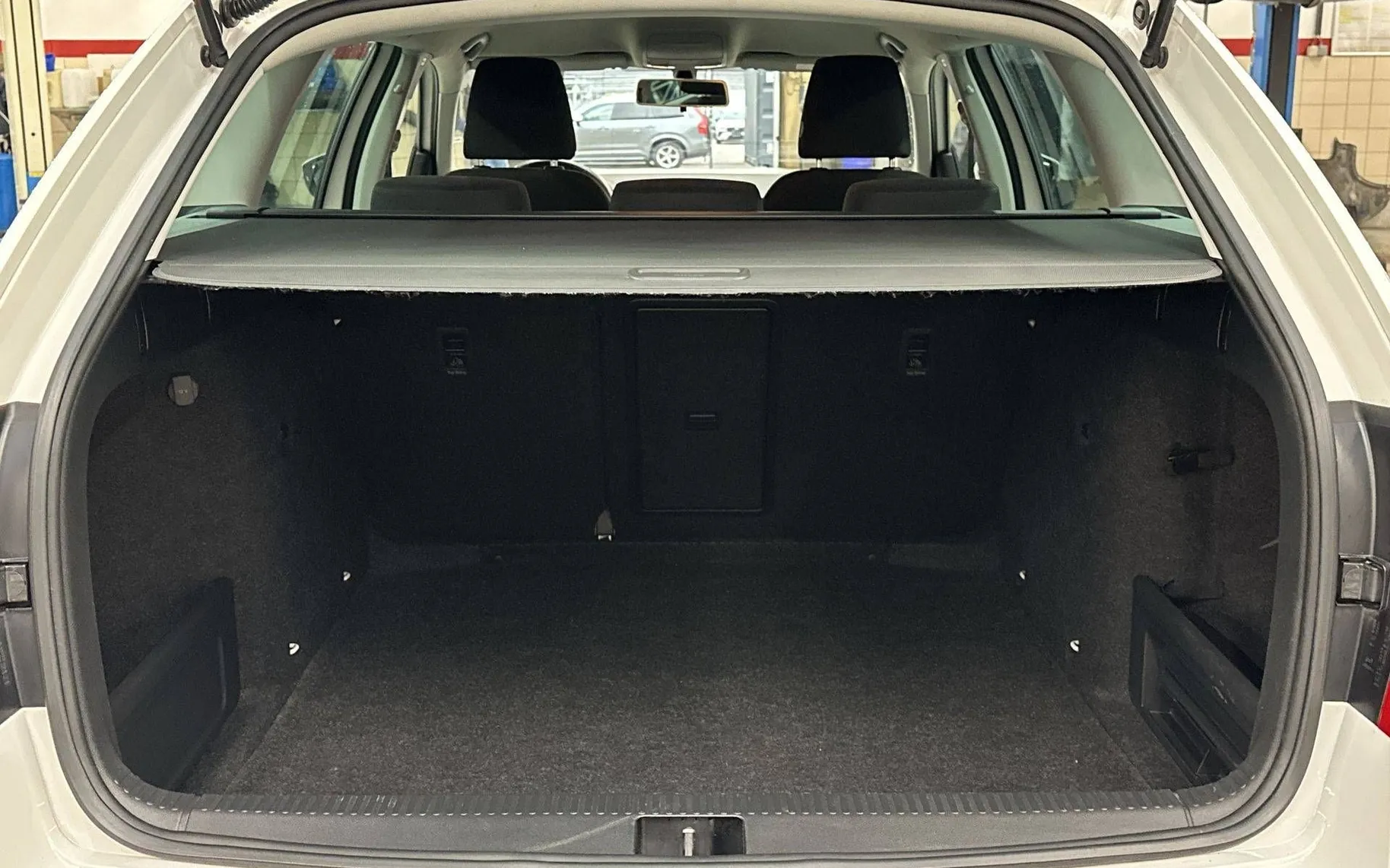 Notranja slika - Škoda Octavia - Combi 1.6 TDI Family... - 12