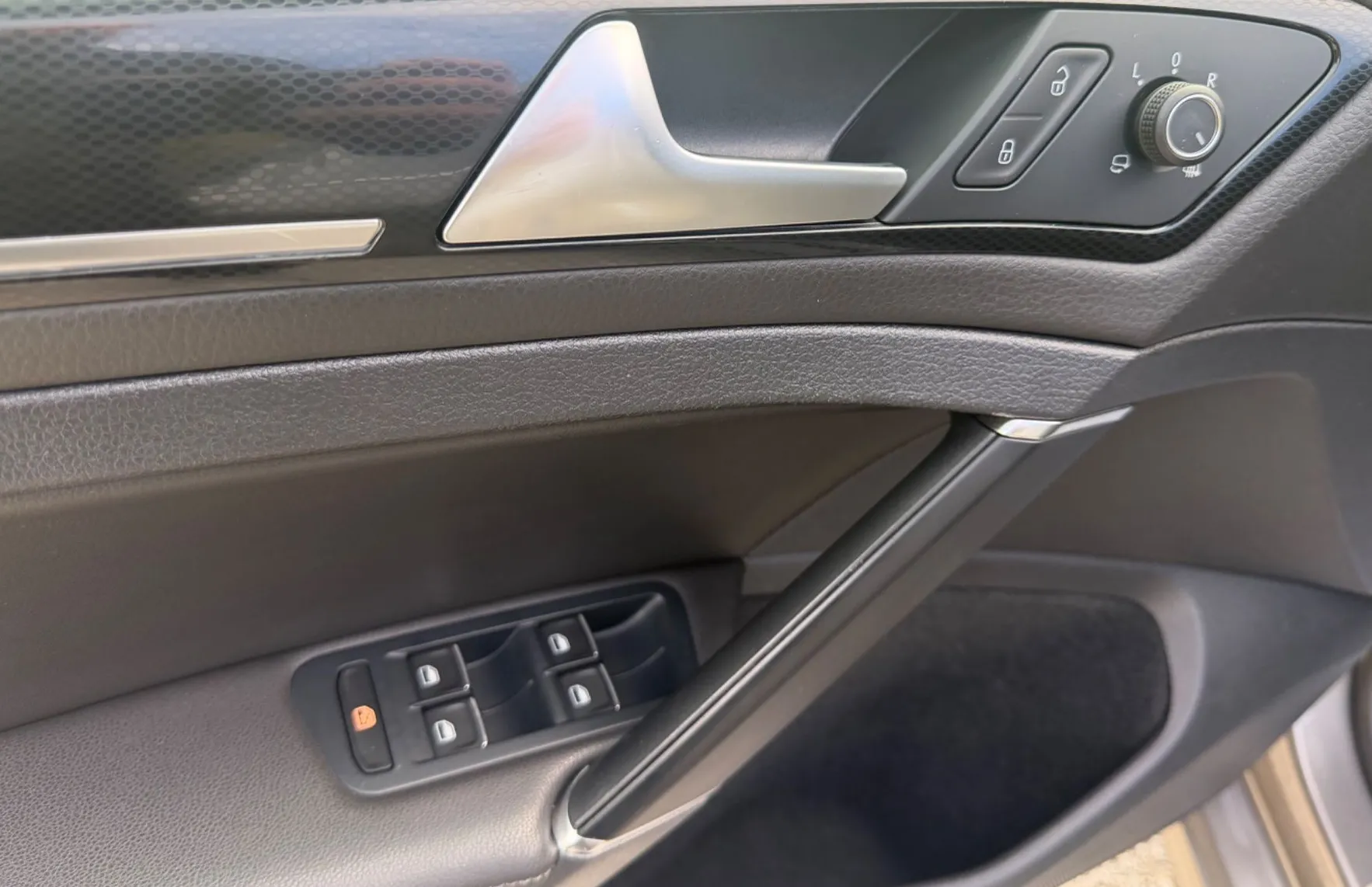 Zunanja slika - Volkswagen Golf - Variant 2.0 TDI 150PS Highline LED NAVI PDC ALU17 - 16