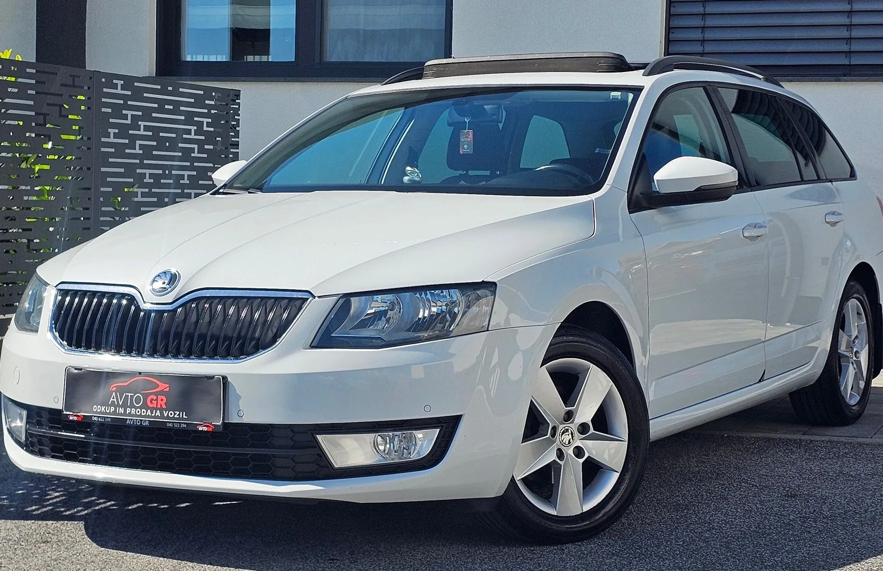 Zunanja slika - Škoda Octavia - Combi 1.6 TDI -PANORAMA-KAMERA-PDC-ODLIČNA-KREDIT - 14