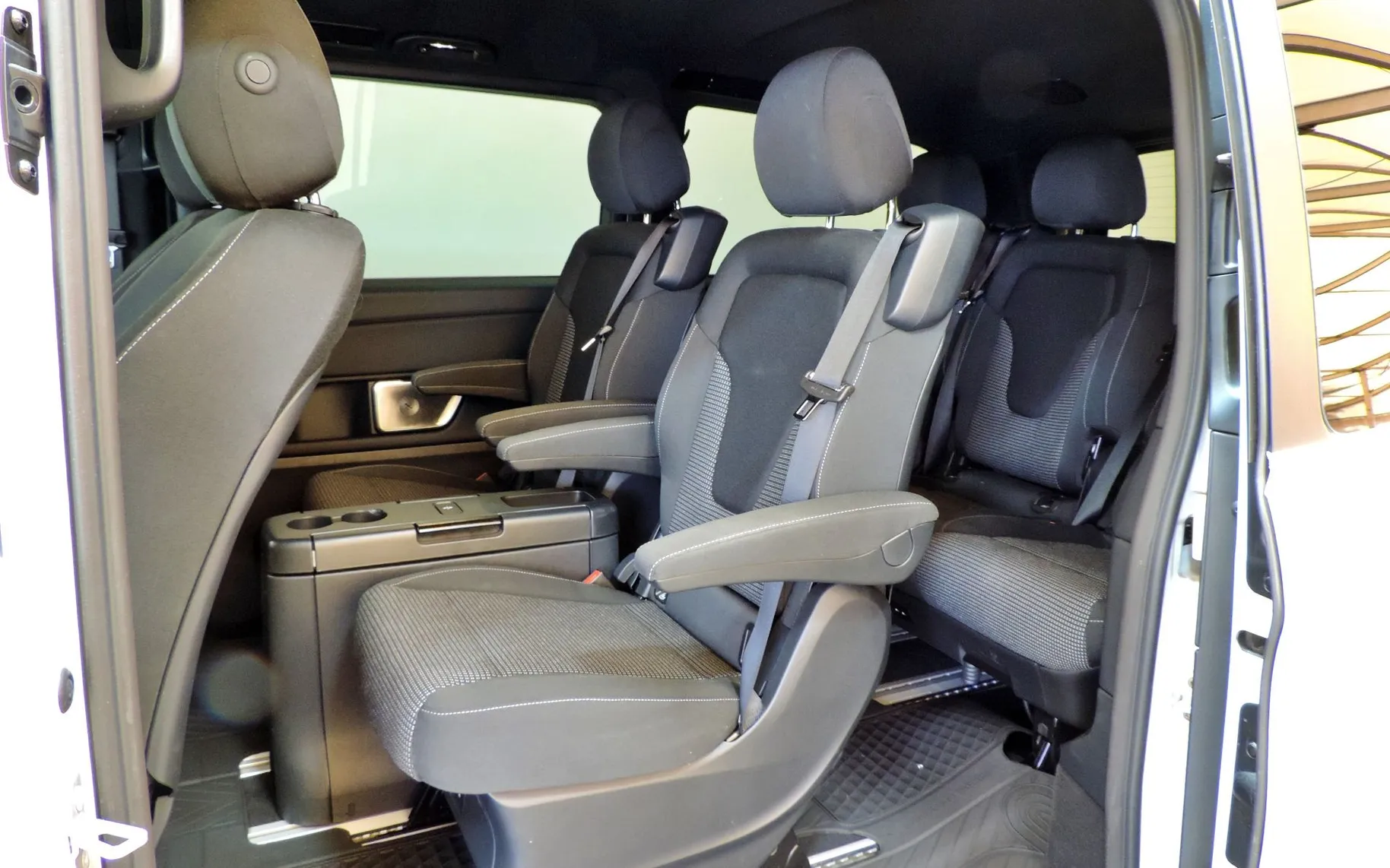 Zunanja slika - Mercedes-Benz V-Razred - V 300 d Style dolgi Avt. LED-ACC-7.SEDEŽEV-KAMERA - 10