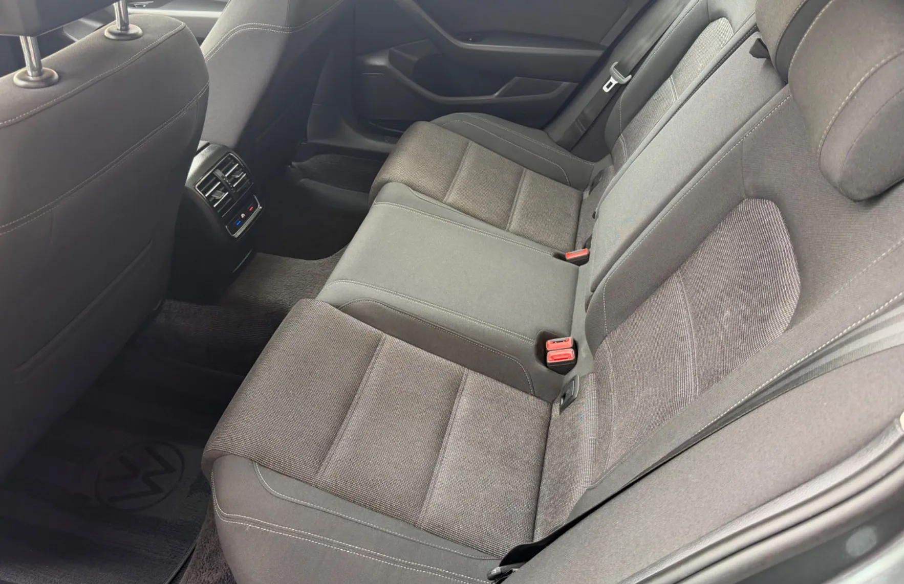 Zunanja slika - Volkswagen Passat - Variant 2.0 TDI DSG FULL LED ACC NAVI PANO PRIKLOP ALU18 - 14