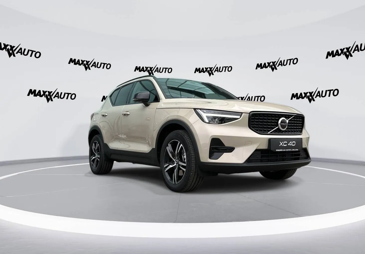 Zunanja slika - Volvo XC40 - B3 P Plus Dark AT DCT ... - 3