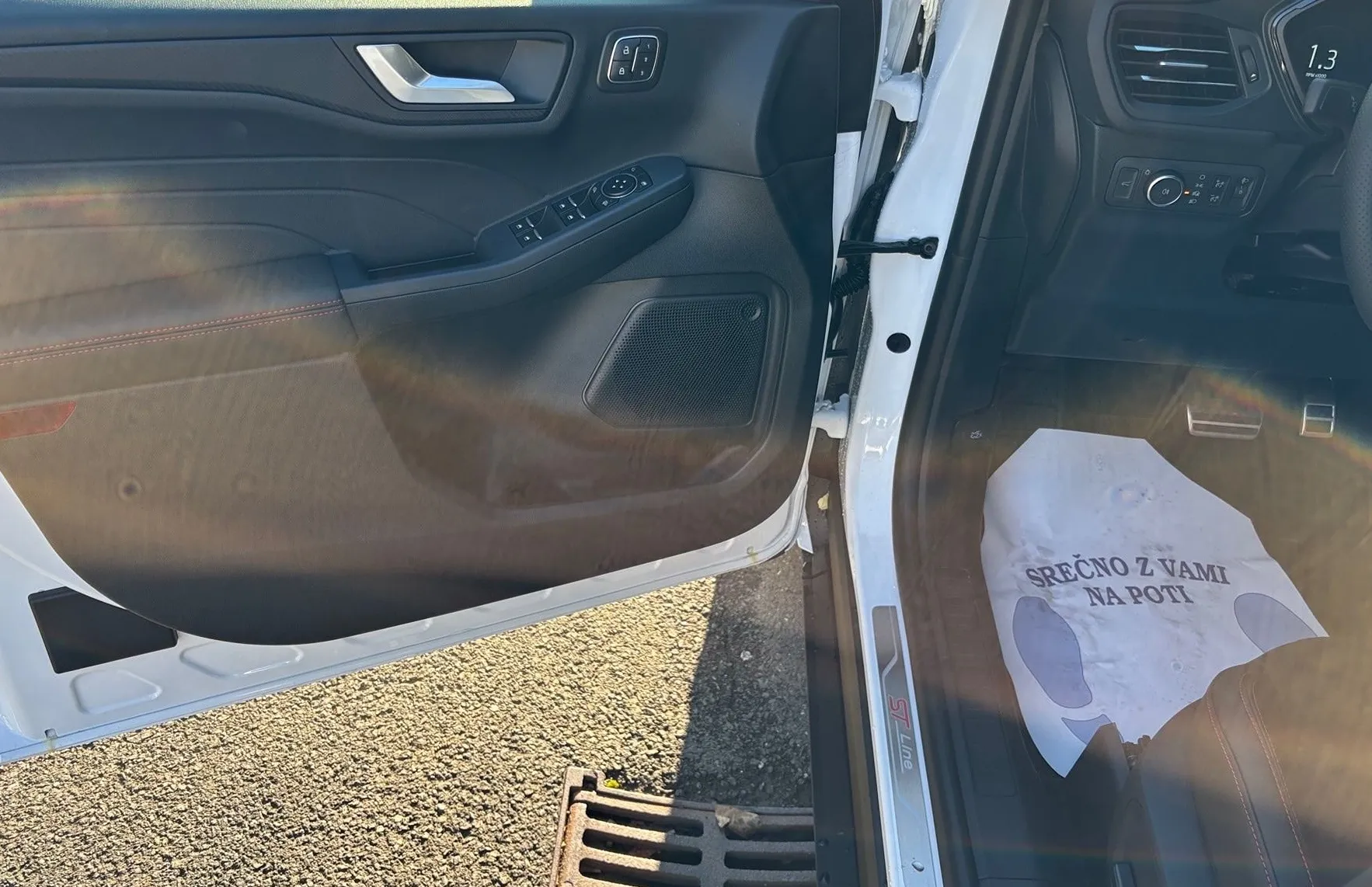 Zunanja slika - Ford Kuga - ST-Line X 1.5 EcoBoost 186PS A8 FWD - 15