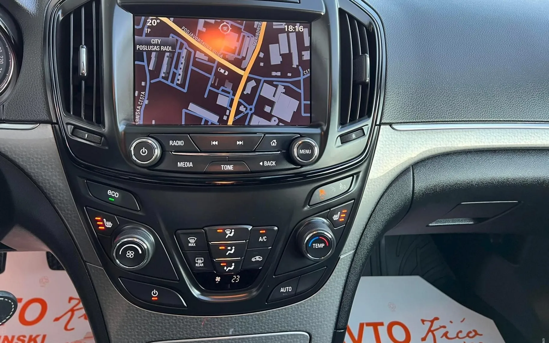 Notranja slika - Opel Insignia - 2.0 CDTI-XENON-SPORT-NAVI-PD0-GRETJE SED-ODLIČEN - 9