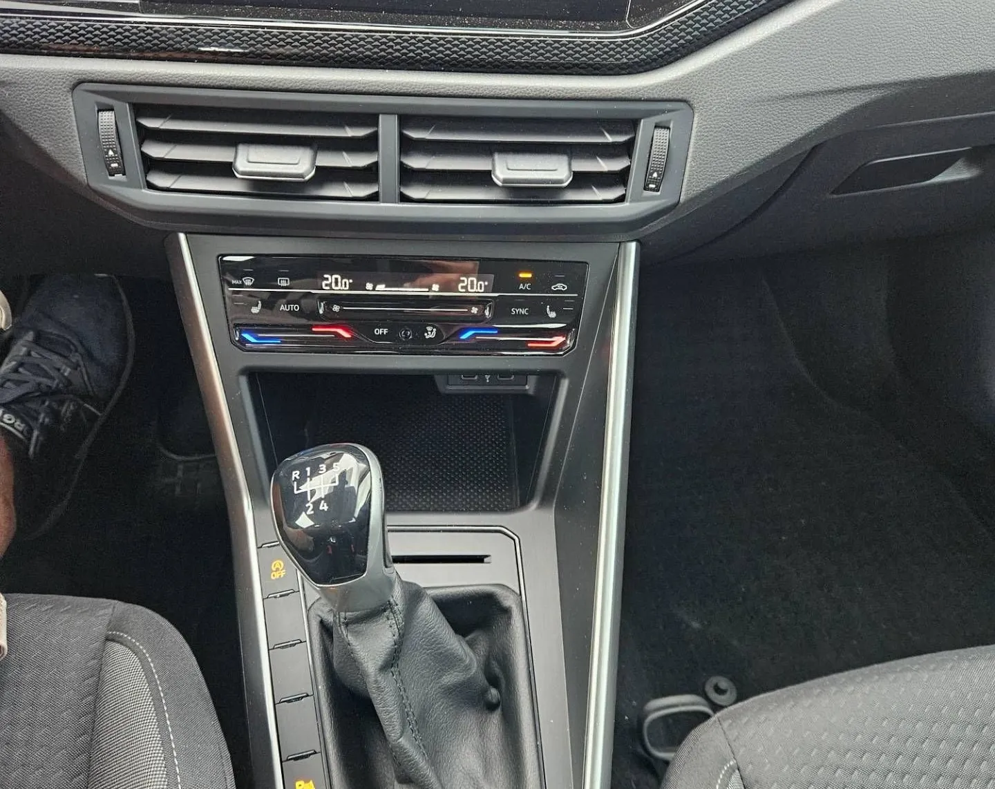 Notranja slika - Volkswagen Taigo - 1.0 TSI 1.LASTNIK SLO VIRTUAL KAMERA... - 10