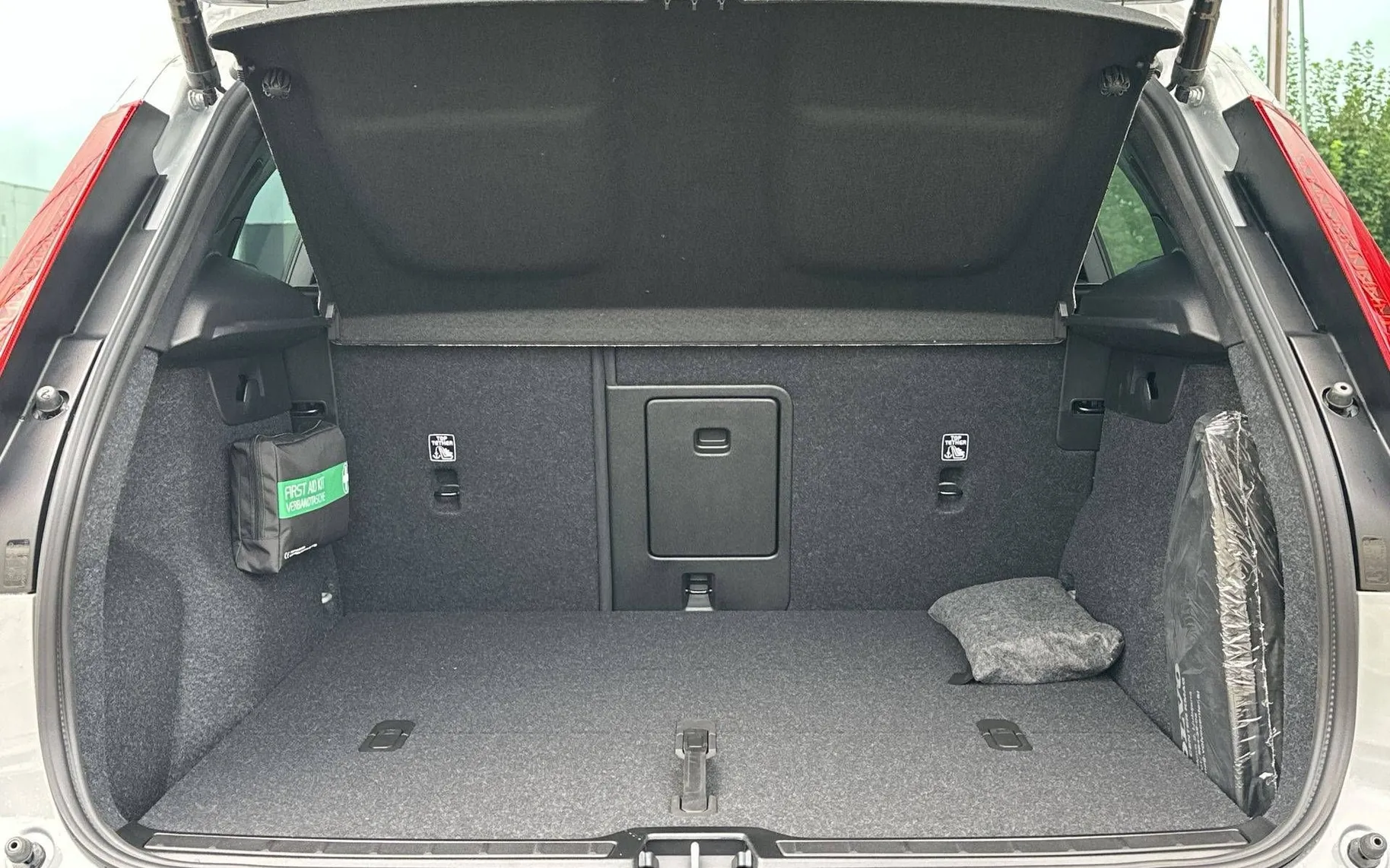 Notranja slika - Volvo XC40 - B3 P Core AT DCT 3 leta garancije + 3 servisi... - 12