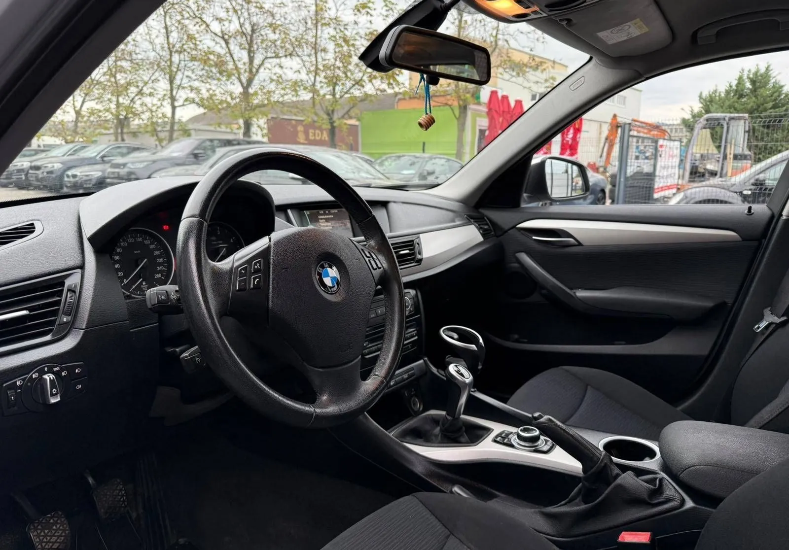 Notranja slika - BMW serija X1: - sDrive16d - 9
