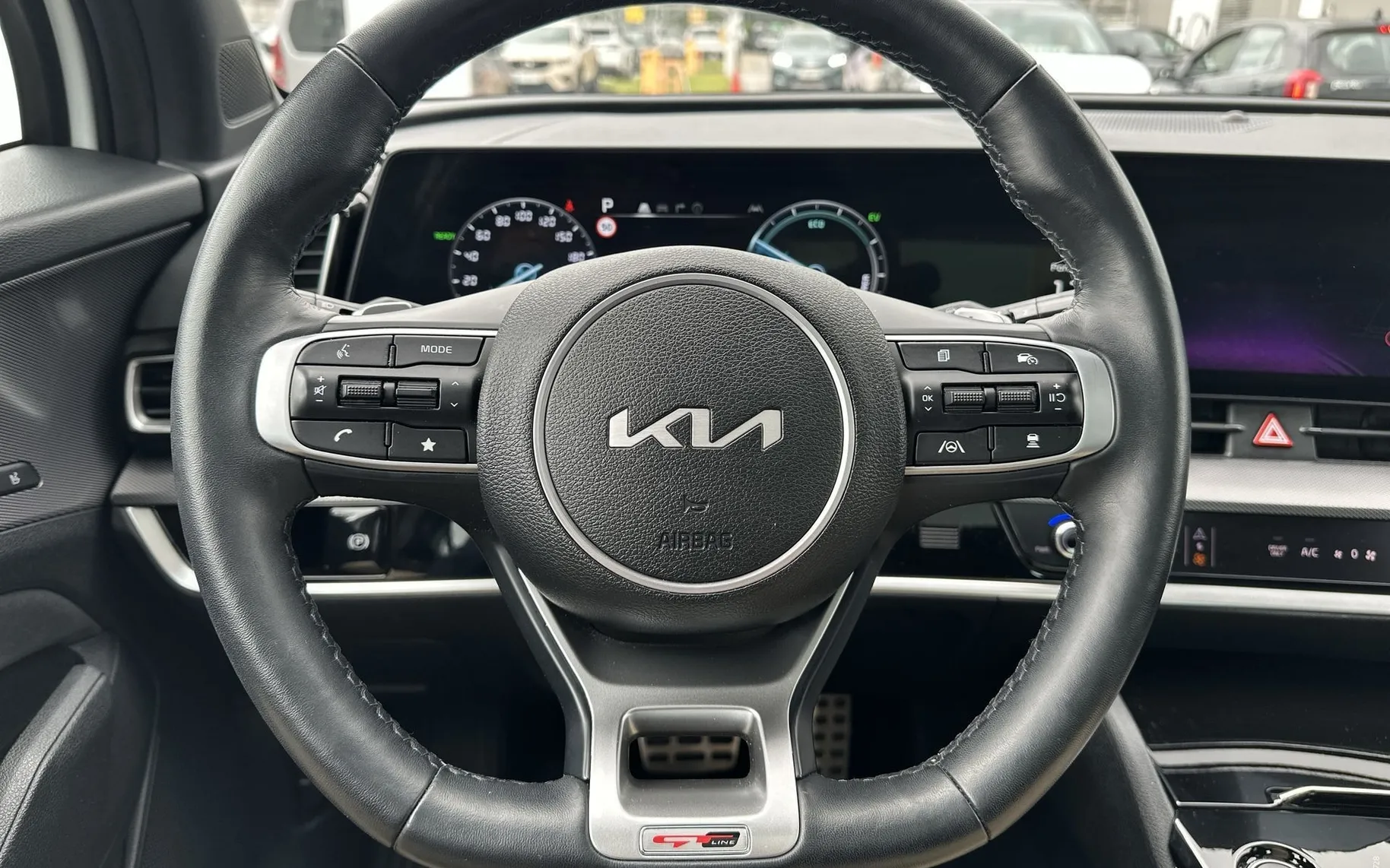 Notranja slika - KIA Sportage - AWD 1.6 T-GDI HEV GT-Line Avt - 14