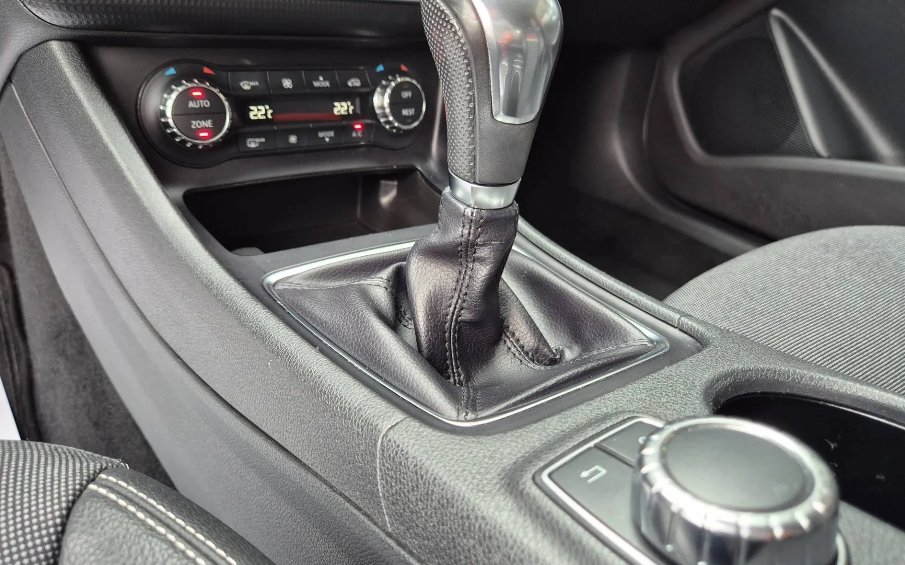 Zunanja slika - Mercedes-Benz A-Razred - STYLE°SLO°BI-XENON°KAMERA°AVT.KLIMA°ALU°BLUETOOTH. - 18