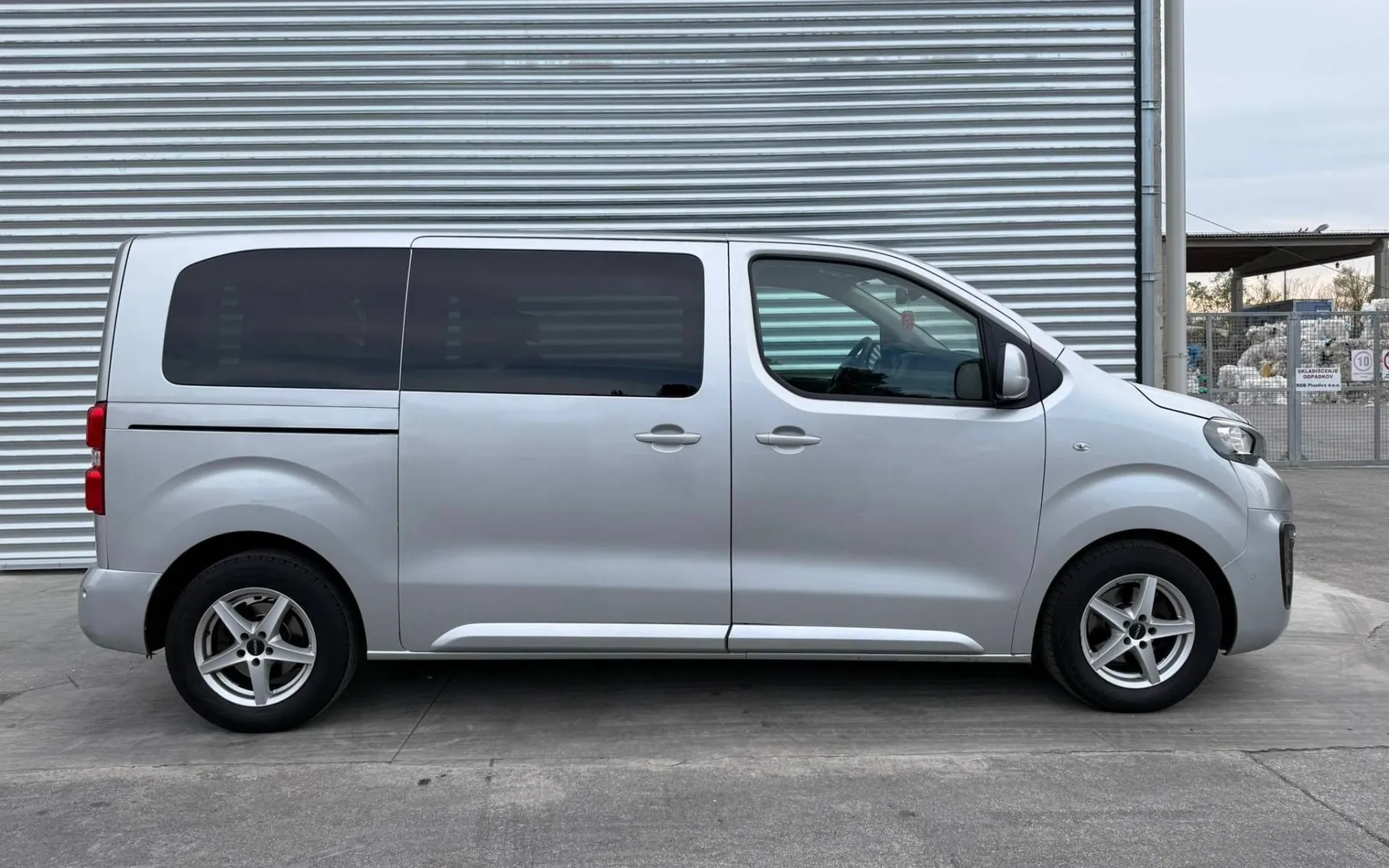 Notranja slika - Peugeot Traveller - 2.0 HDI 9-SEDEZEV... IZKAZAN DDV - 8