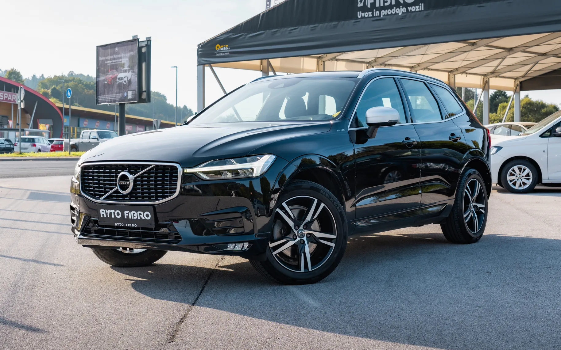 Zunanja slika - Volvo XC60 - D4 R-Design AWD Avt. - 1