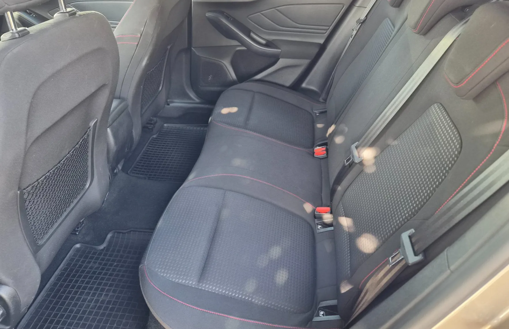 Zunanja slika - Ford Focus - 1.0  ST-Line navi-kamera-pdc-acc-alu - 18