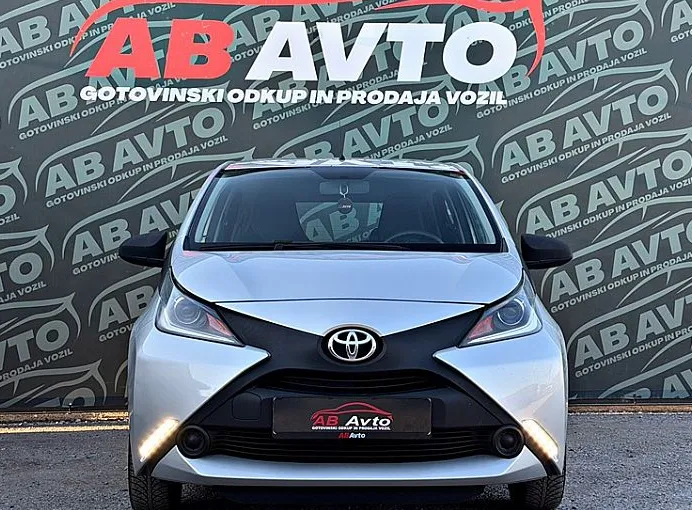 Zunanja slika - Toyota Aygo - 1.0 VVT-i x KLIMA+BT TEL+SERVO+BREZ POLOGA+UGODNO - 2