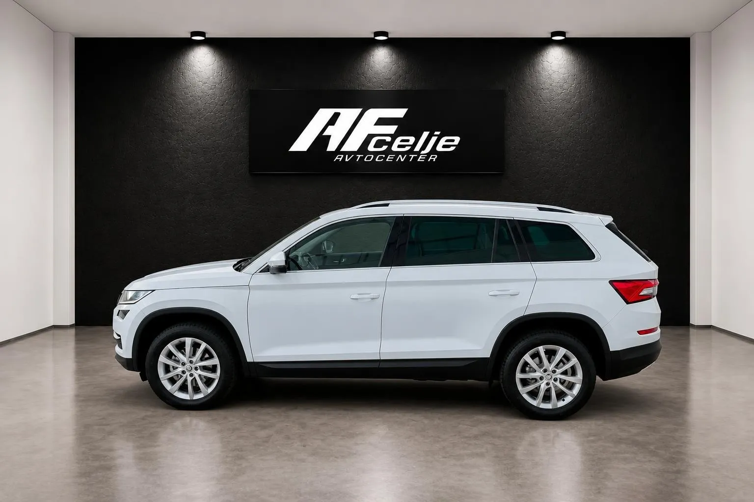 Zunanja slika - Škoda Kodiaq - 2.0 TDI-DSG-1 LASTNIK-FUL LED-LIZING ZA TUJCE- - 6