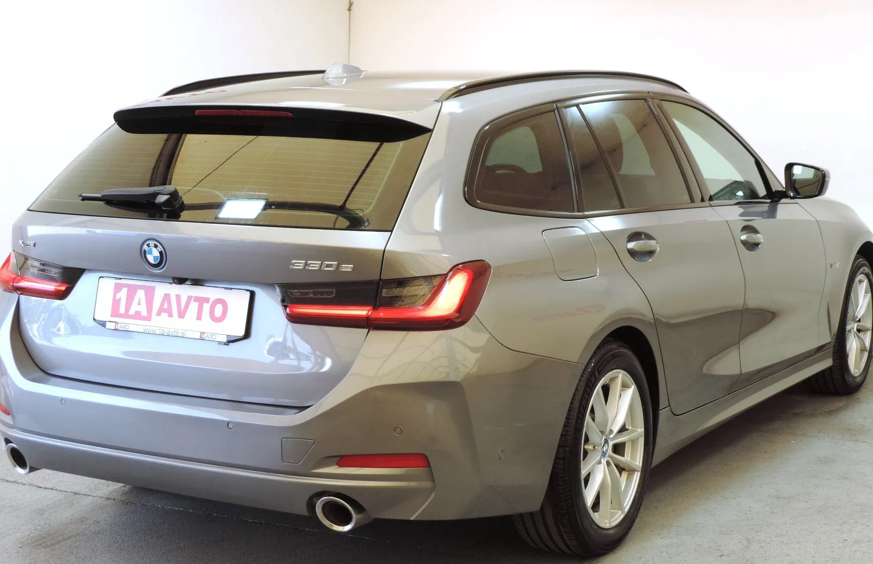 Zunanja slika - BMW Serija 3 - Touring: 330e xDrive Touring Avt. NOVI MODEL.... - 5