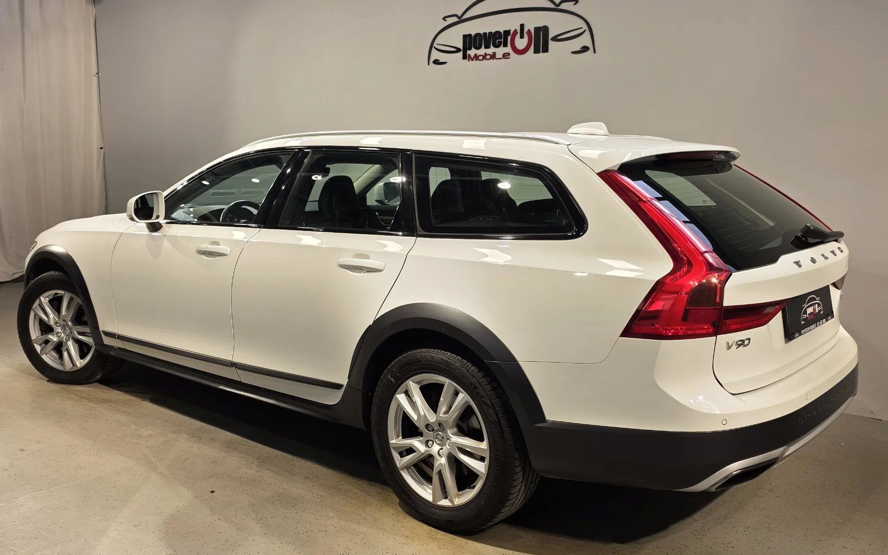 Zunanja slika - Volvo V90 - Cross Country D5 AWD Pro Avt. USNJE PANO ACC LANE LED - 3