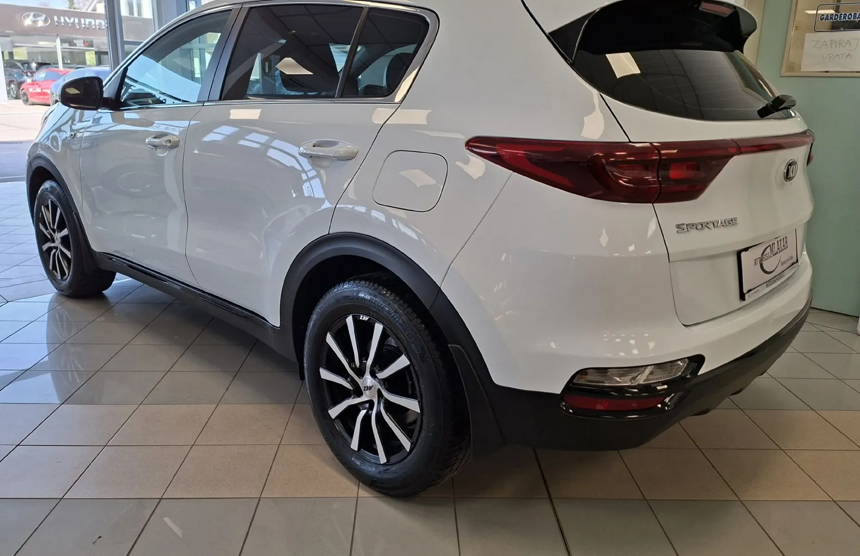 Zunanja slika - KIA Sportage - 1.6 CRDi 100kW AWD EX Fresh ISG. M T- - 3