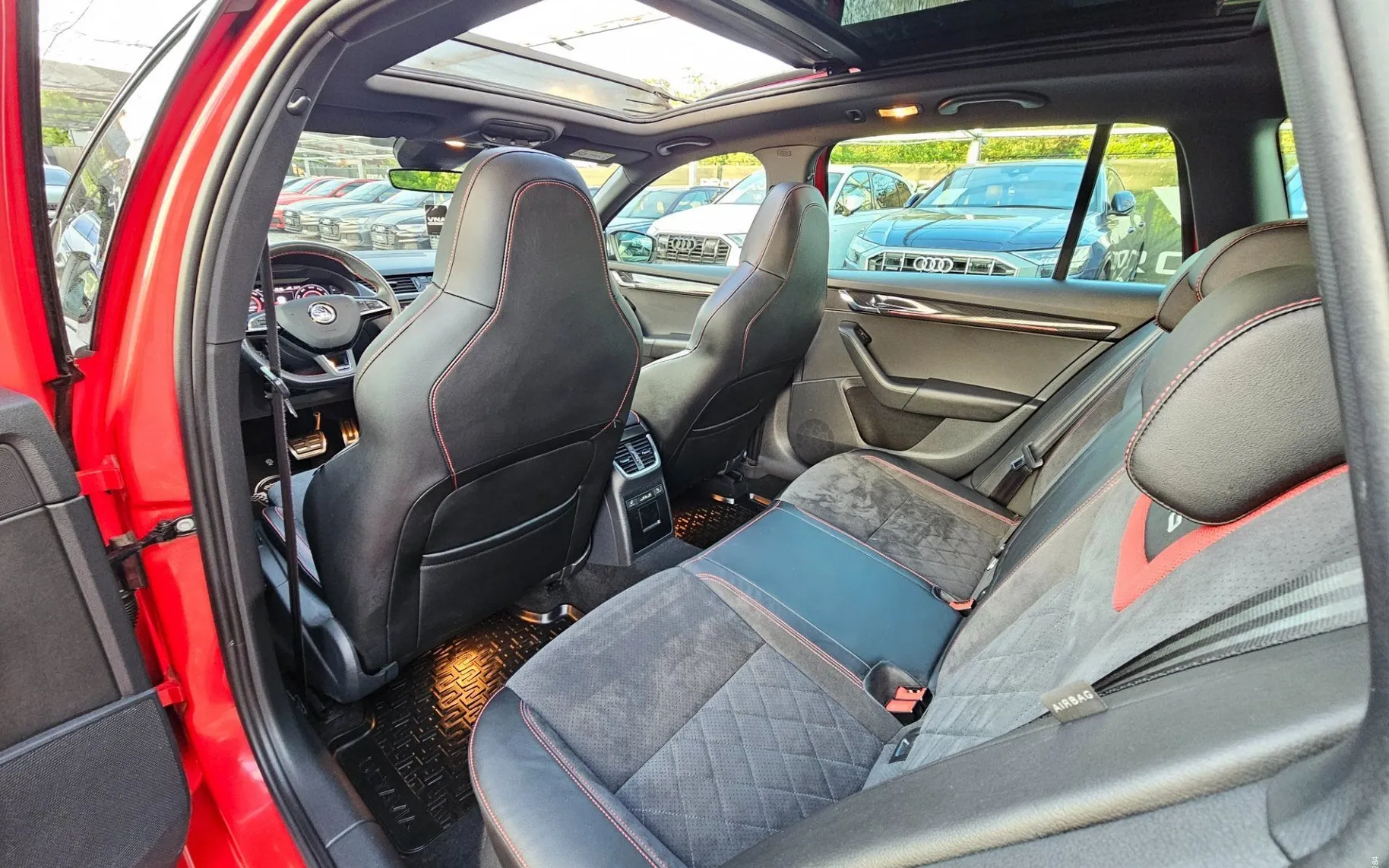 Notranja slika - Škoda Octavia - Combi 2.0 TSI RS 245 DSG |VIRTUAL|PANO|KAMERA|TO.. - 10