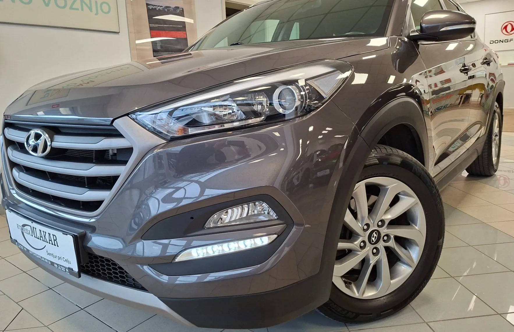 Zunanja slika - Hyundai Tucson - 4WD 2.0 CRDi Style-SLO-ODLIČEN- - 2