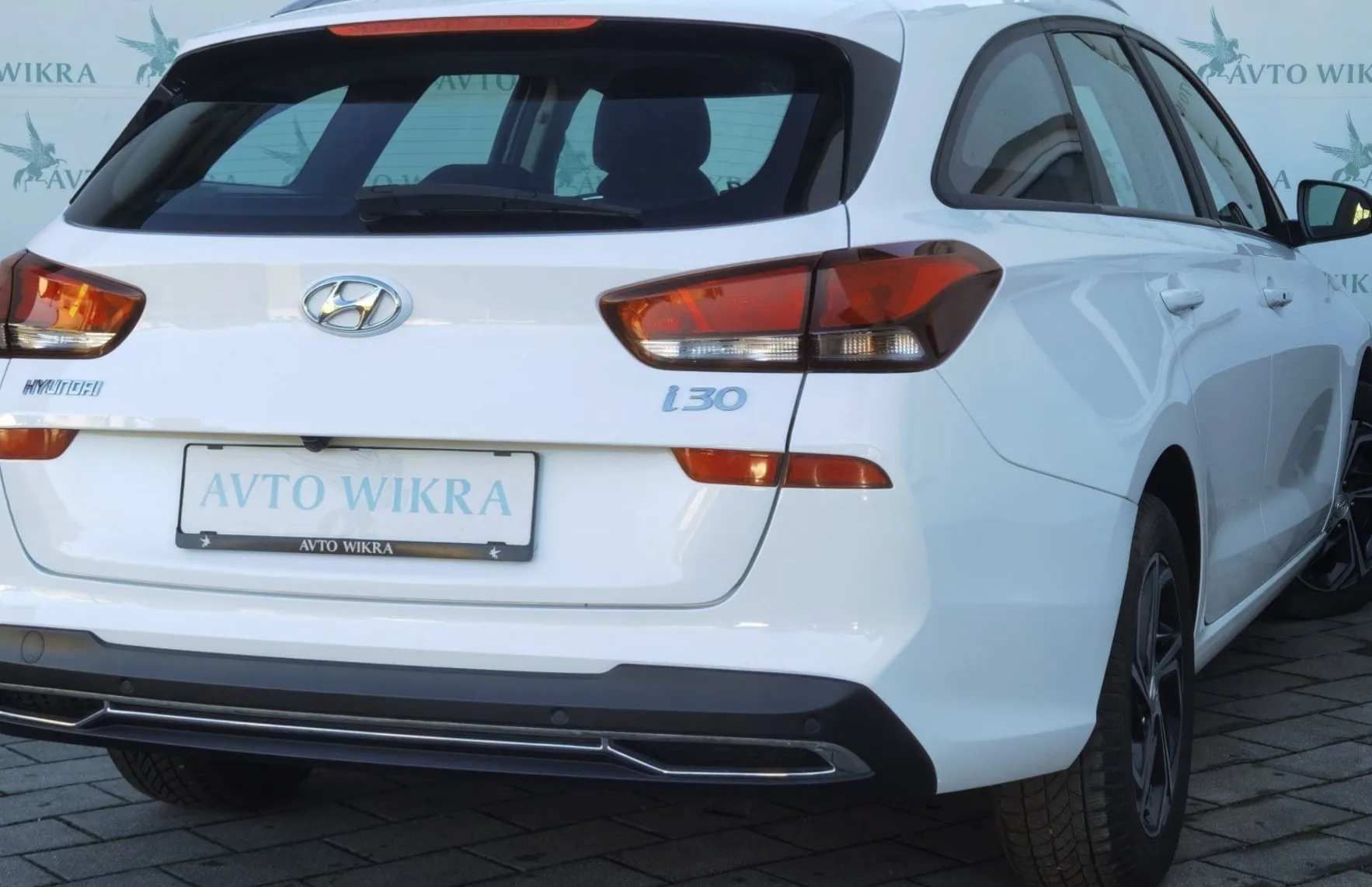 Zunanja slika - Hyundai i30 Wagon - 1.6CRDI Premium LED•LANE•NAVI•KEYLESS•KAMERA•16C• - 4