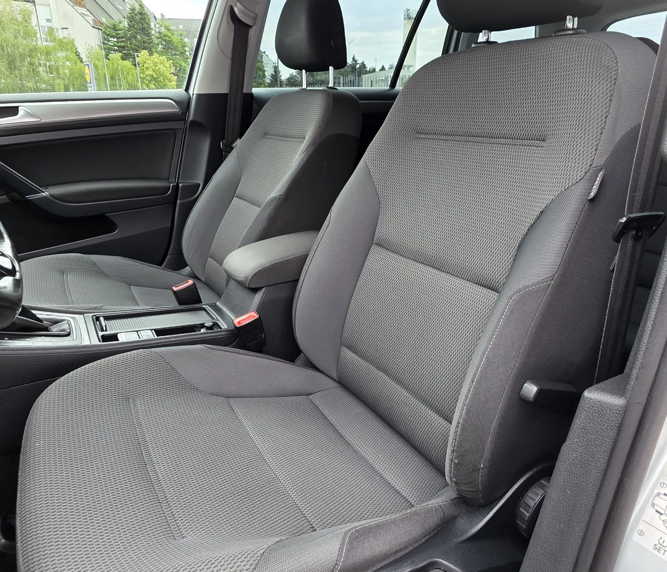 Zunanja slika - VW Golf - Variant 1,6 TDI DSG VEL. SERVIS NAVI TEMP PDC KLJUKA - 14