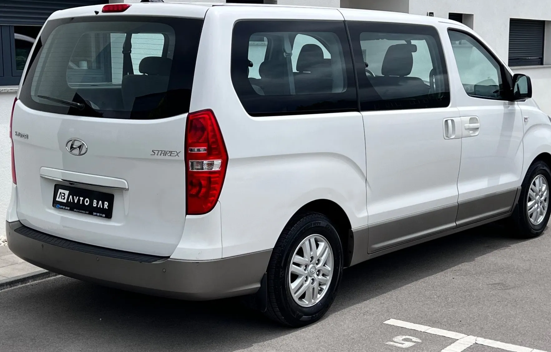 Zunanja slika - Hyundai H-1 - 2.5 CRDi+8SED+R.KAMERA+NAVI+3CONSKA KLIMA... - 6