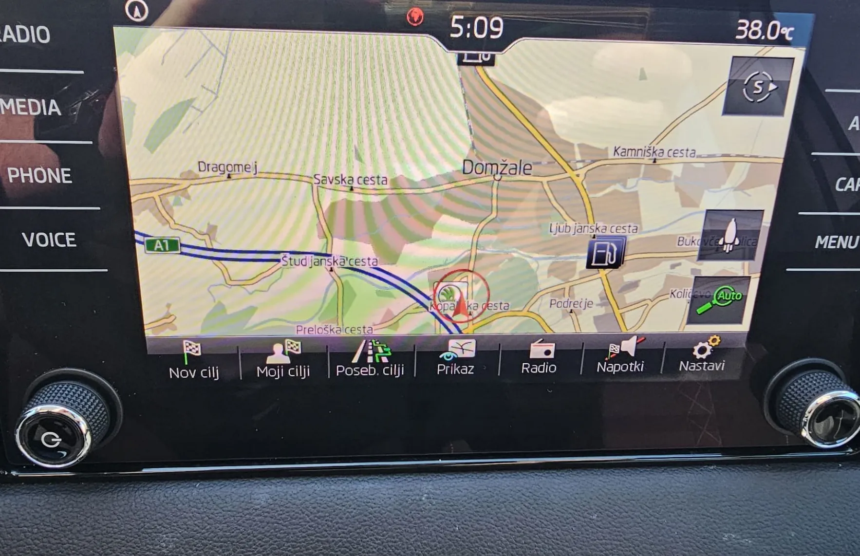 Zunanja slika - Škoda Karoq - Style 1.6 TDI DSG|FULED|ALU|ASSIS.|NAVI|2xPDC| - 14