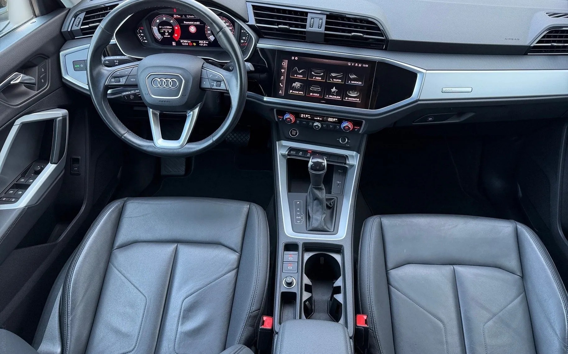 Notranja slika - Audi Q3 Sportback - 35TDI S line S tronic-Usnje-LED-ACC-Keyless-Kamera - 10