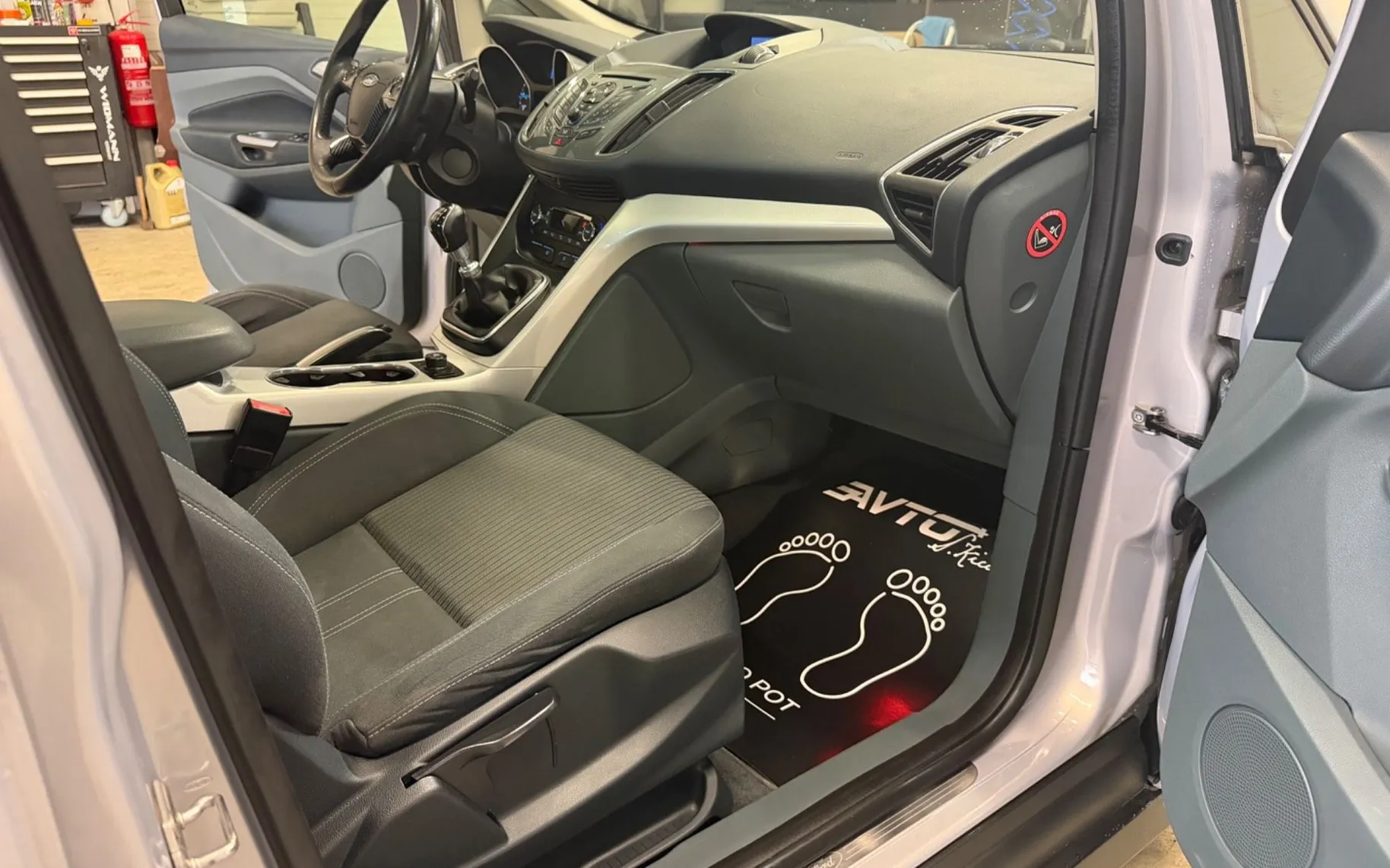 Notranja slika - Ford Grand C-Max - 1.6 TDCi-7 SEDEŽEV-TEMPOMAT-NAVIGACIJA-PDC - 10