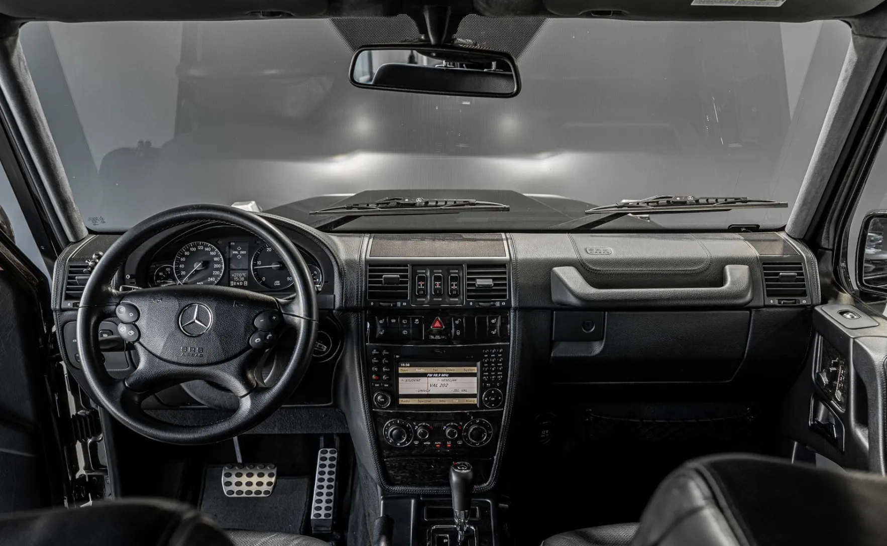 Zunanja slika - Mercedes-Benz G-Razred - G350D-PANO-USNJE-NAVI-HLAJ.SED-TEMPOMAT-20C - 14