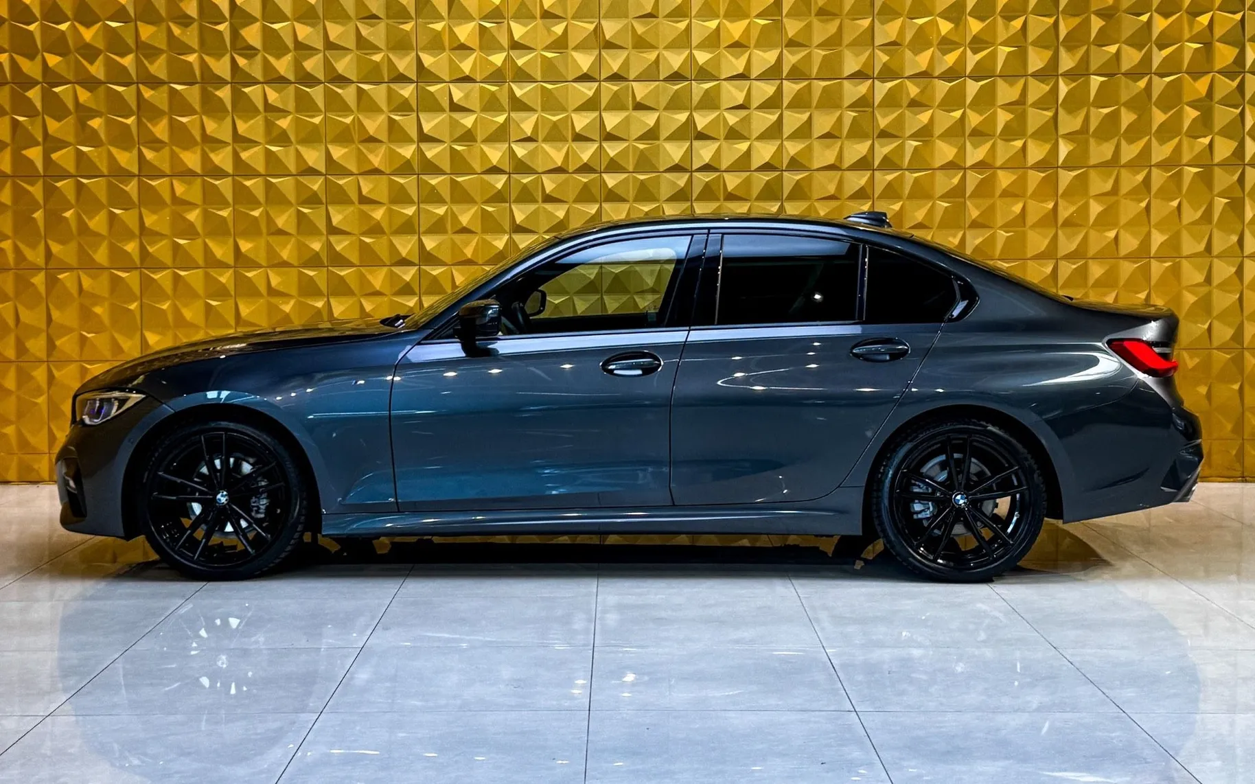 Zunanja slika - BMW serija 3: - 318d AUT. M Sport-LED-VIRTUAL-AMBI - 6