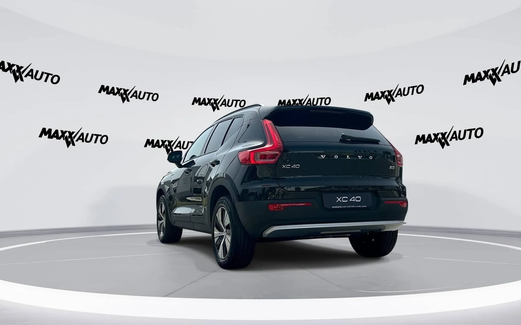 Notranja slika - Volvo XC40 - B3 P Core Avt. - 7